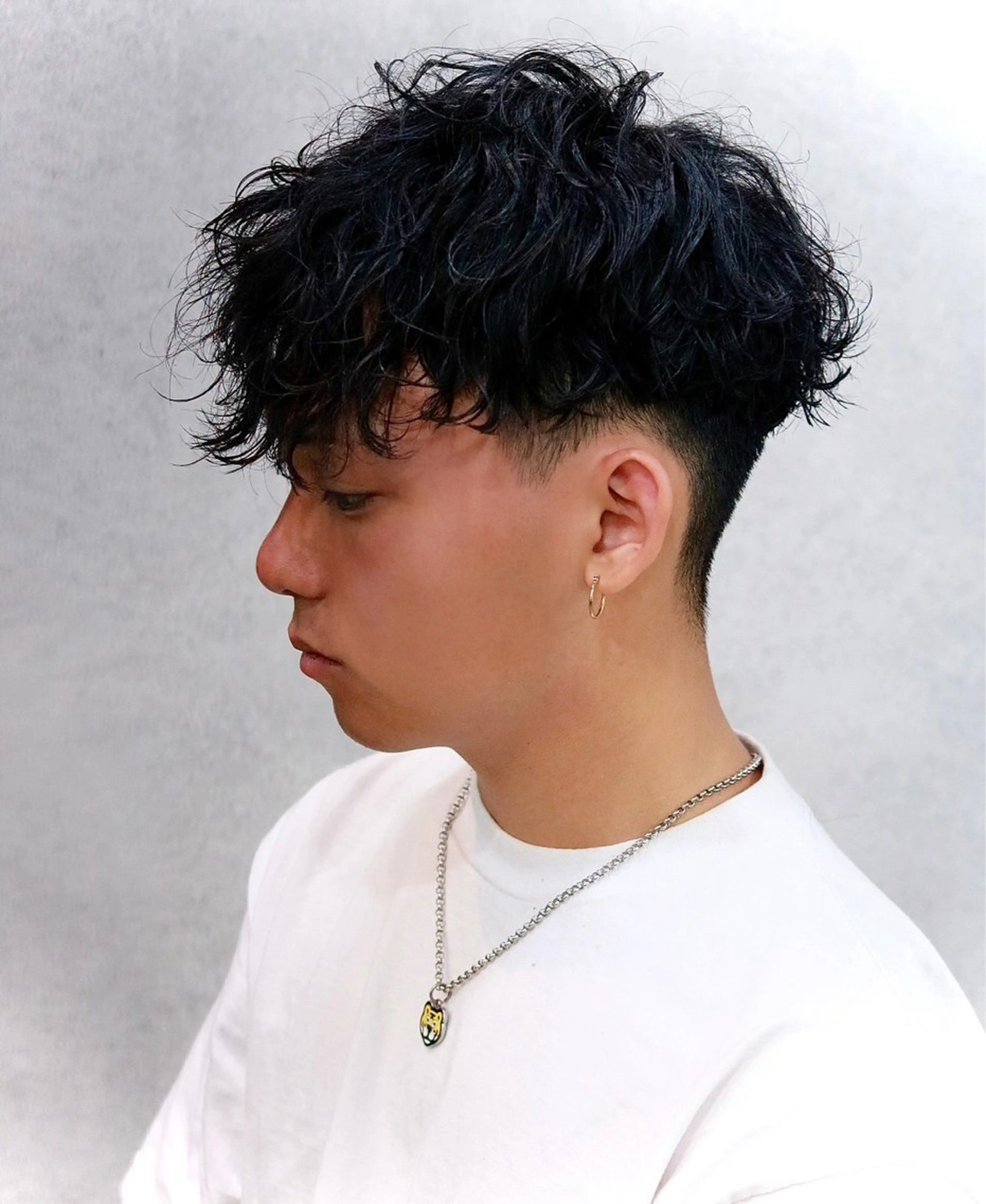 ショート カラー パーマ メンズ スペインカール 波巻きパーマ カット パーマ トリートメント ヘアセット 森下 佑大のヘアスタイル