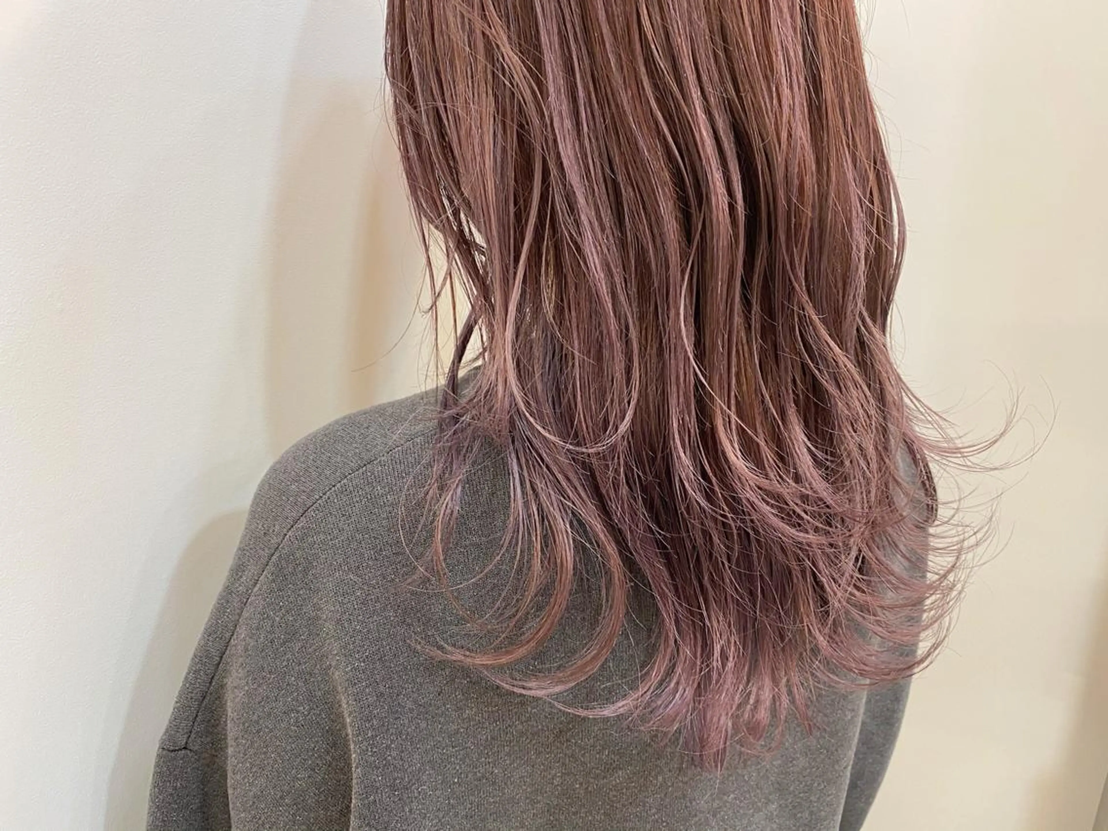 セミロング カラー アッシュ グラデーションカラー ハイライトカラー ピンクカラー ピンクアッシュ ヘアカラー 鈴木 翔梧のヘアスタイル