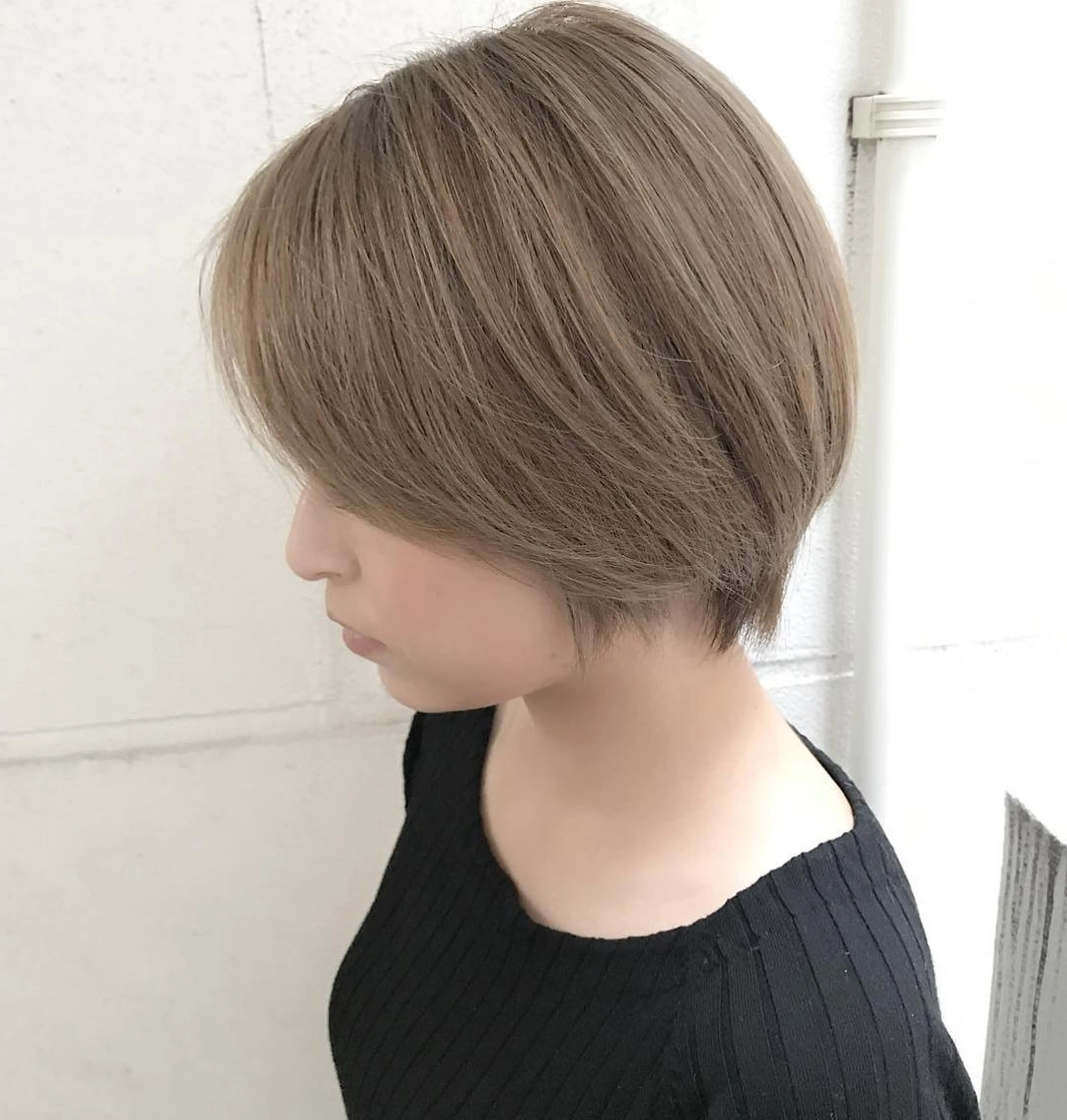 ショート カラー ショートボブ ボブ ショートヘア カット ヘアカラー トリートメント オフホワイトアンドなんば所属・福西 洋斗のヘアスタイル