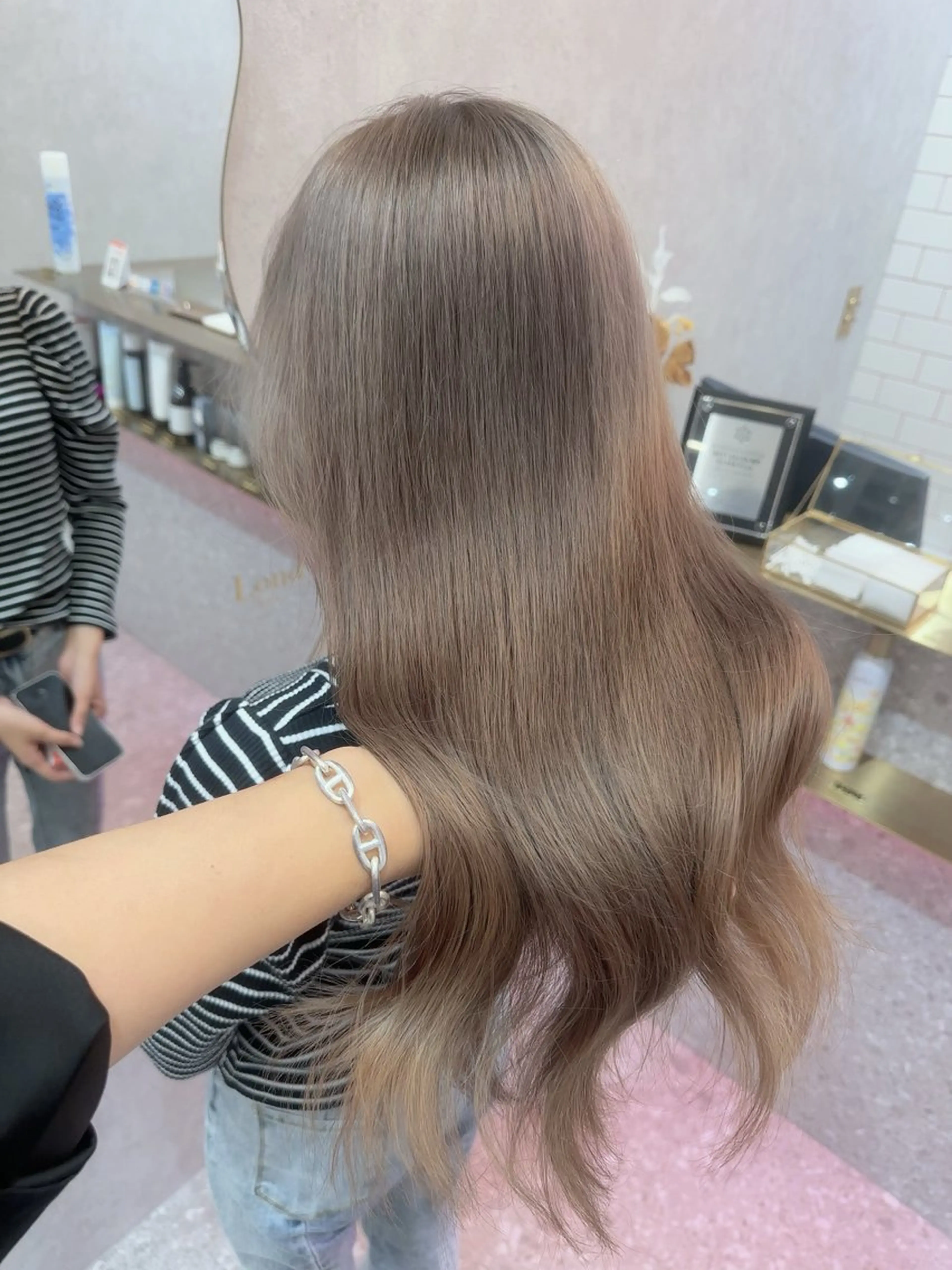 ロング 縮毛矯正 VEGA天神 ブリーチのヘアスタイル