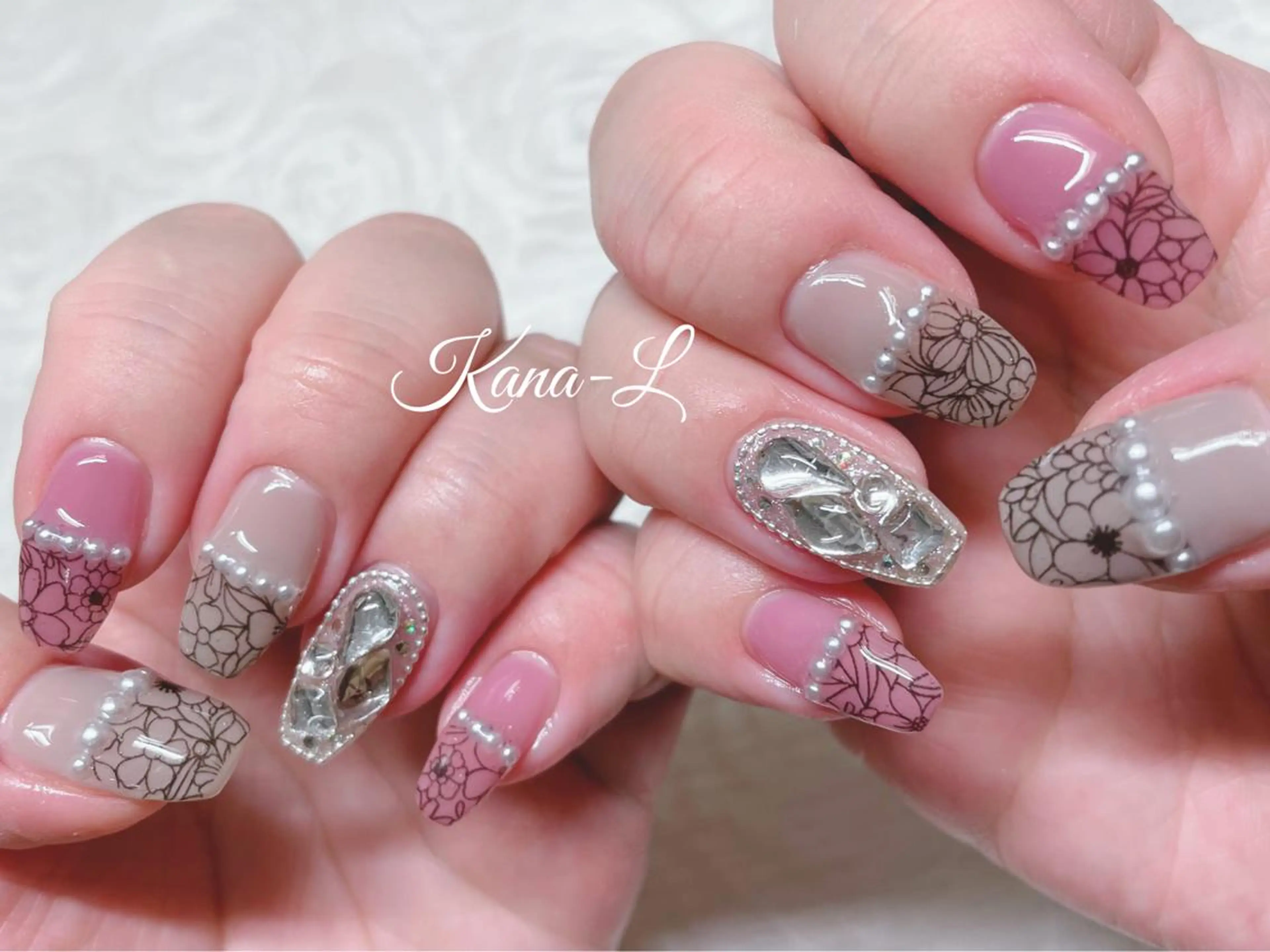 カラー ネイル ピンクカラー レース ピンク 芦辺 香奈のネイルデザイン
