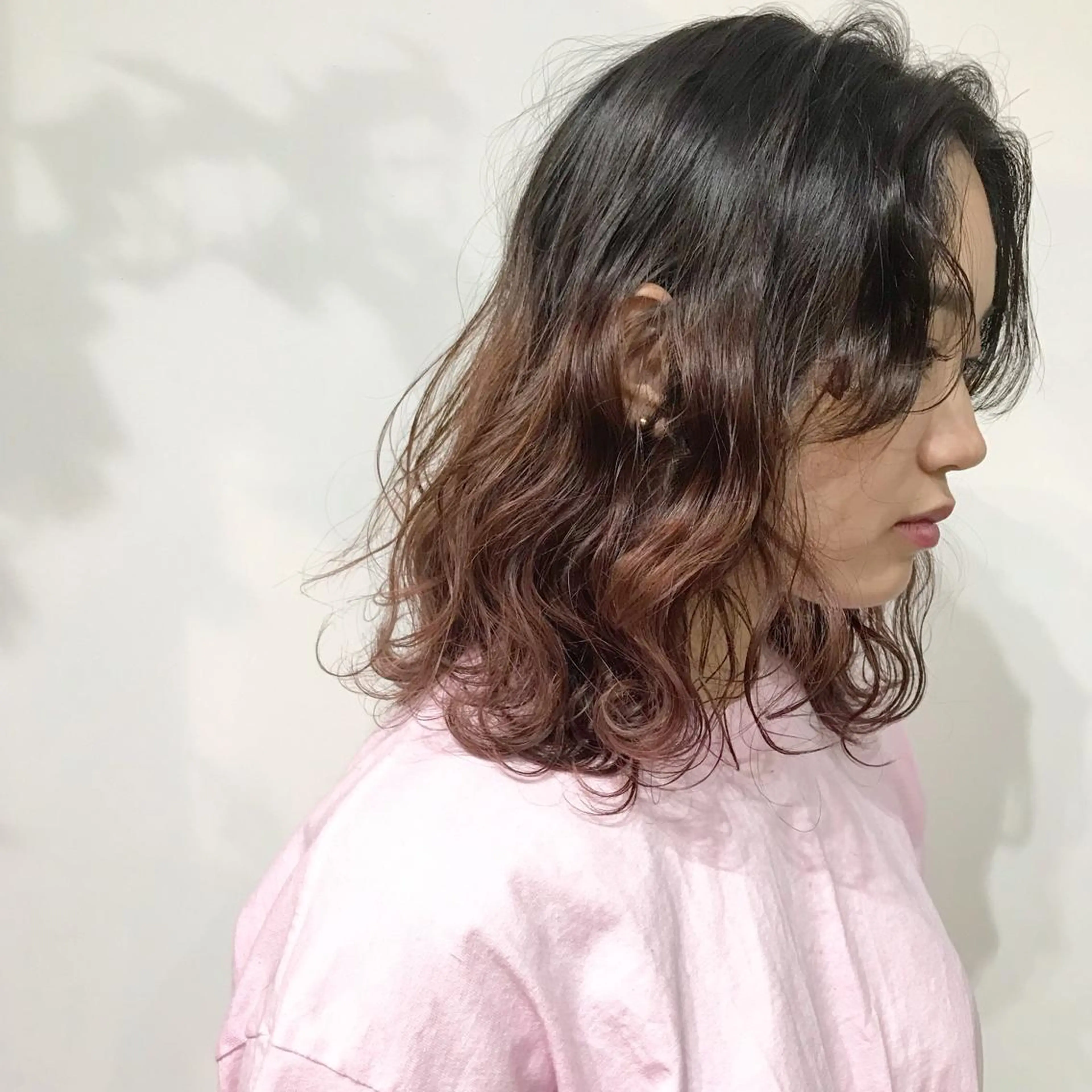 セミロング カラー グラデーションカラー ピンクカラー レイヤー/顔周り /AKARIのヘアスタイル