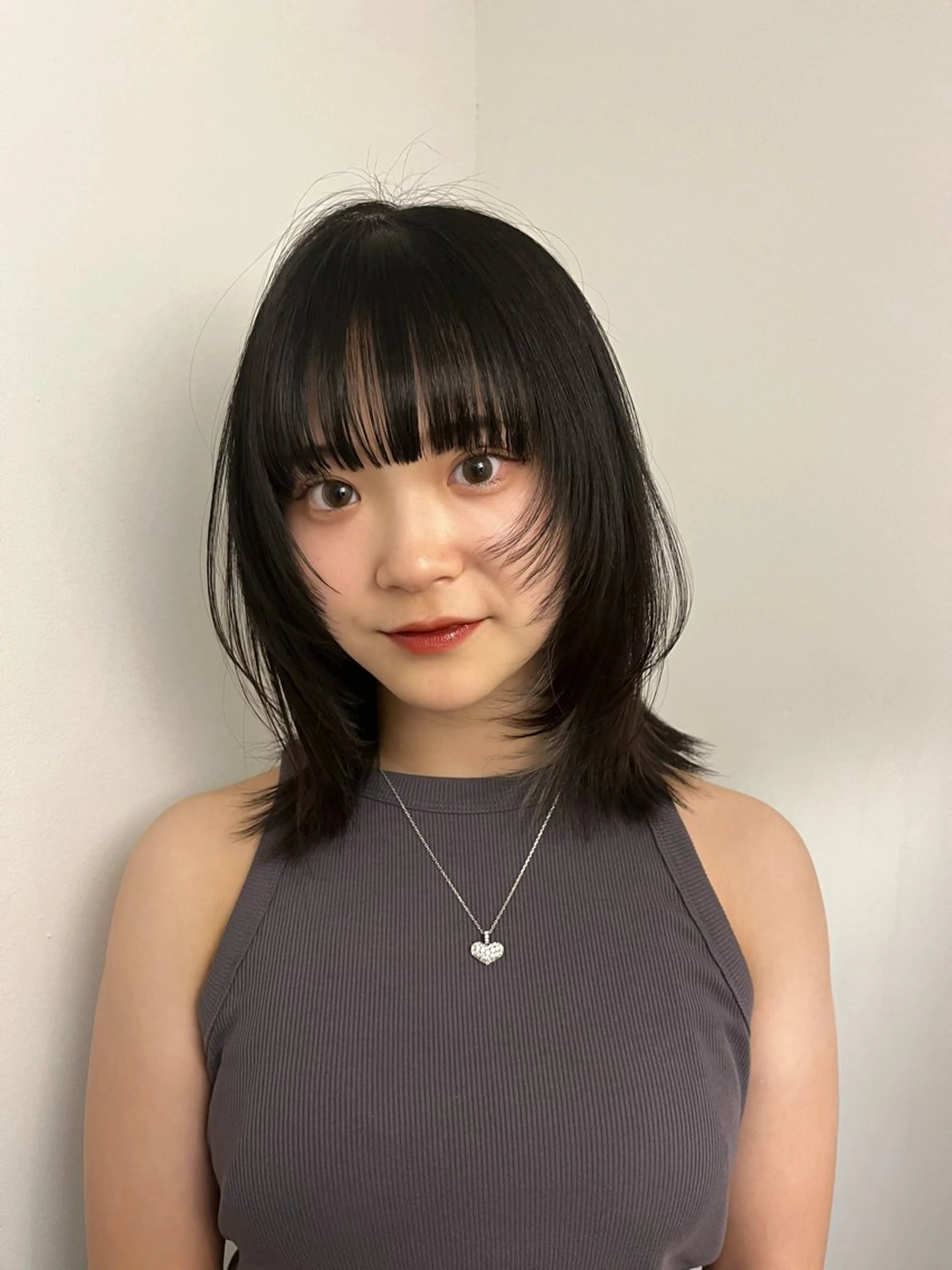 ミディアム レイヤーカット ウルフカット ウルフレイヤー カット ヘアカラー Airi 韓国y2k レイヤーカットのヘアスタイル