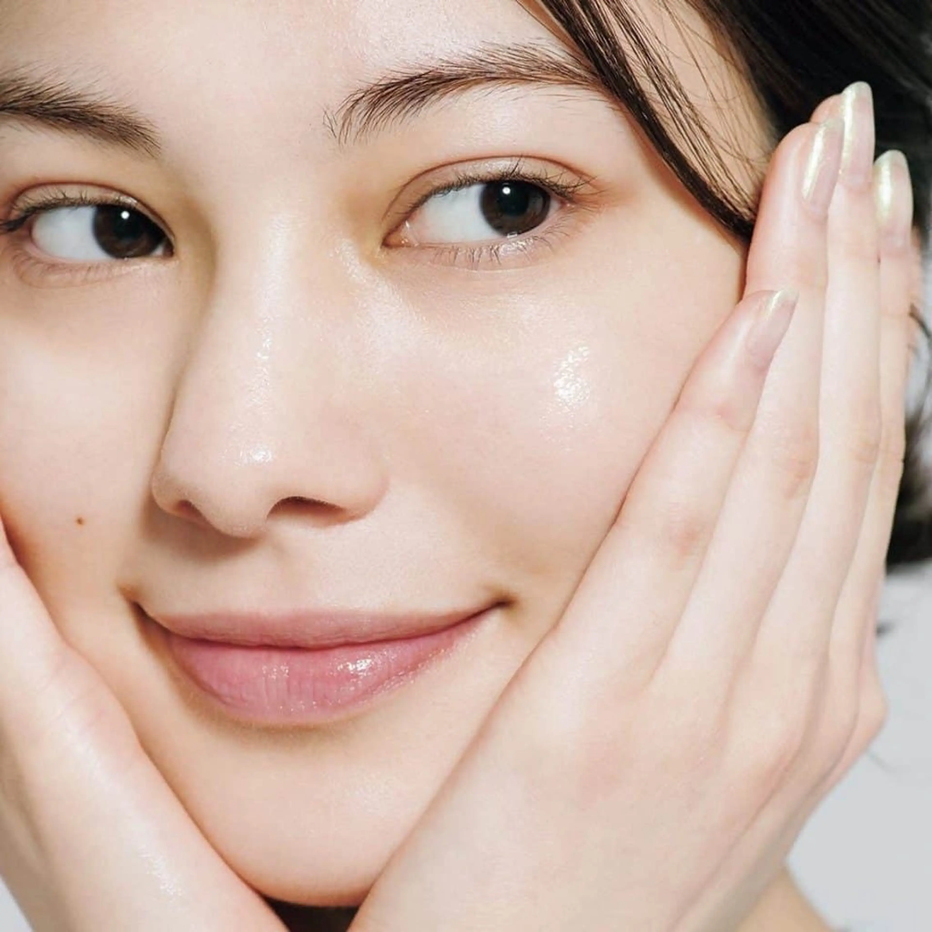 ネイル ブライダルネイル ホワイト aliaハイフ&水光ジェットサロン所属・aliaハーブ水光店 エステティシャン募集のエステ・リラクイメージ