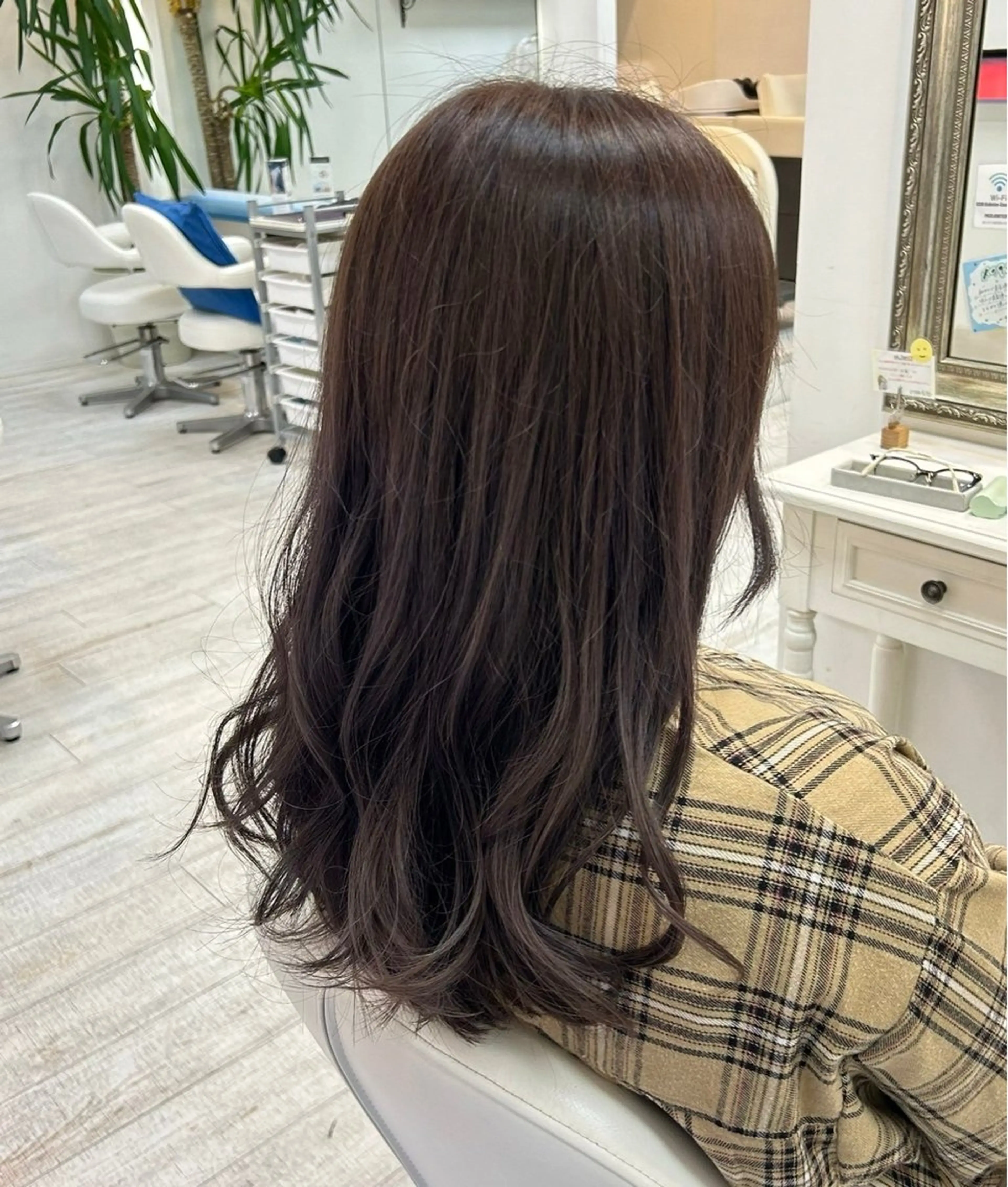 ロング 岡崎 嶺のヘアスタイル