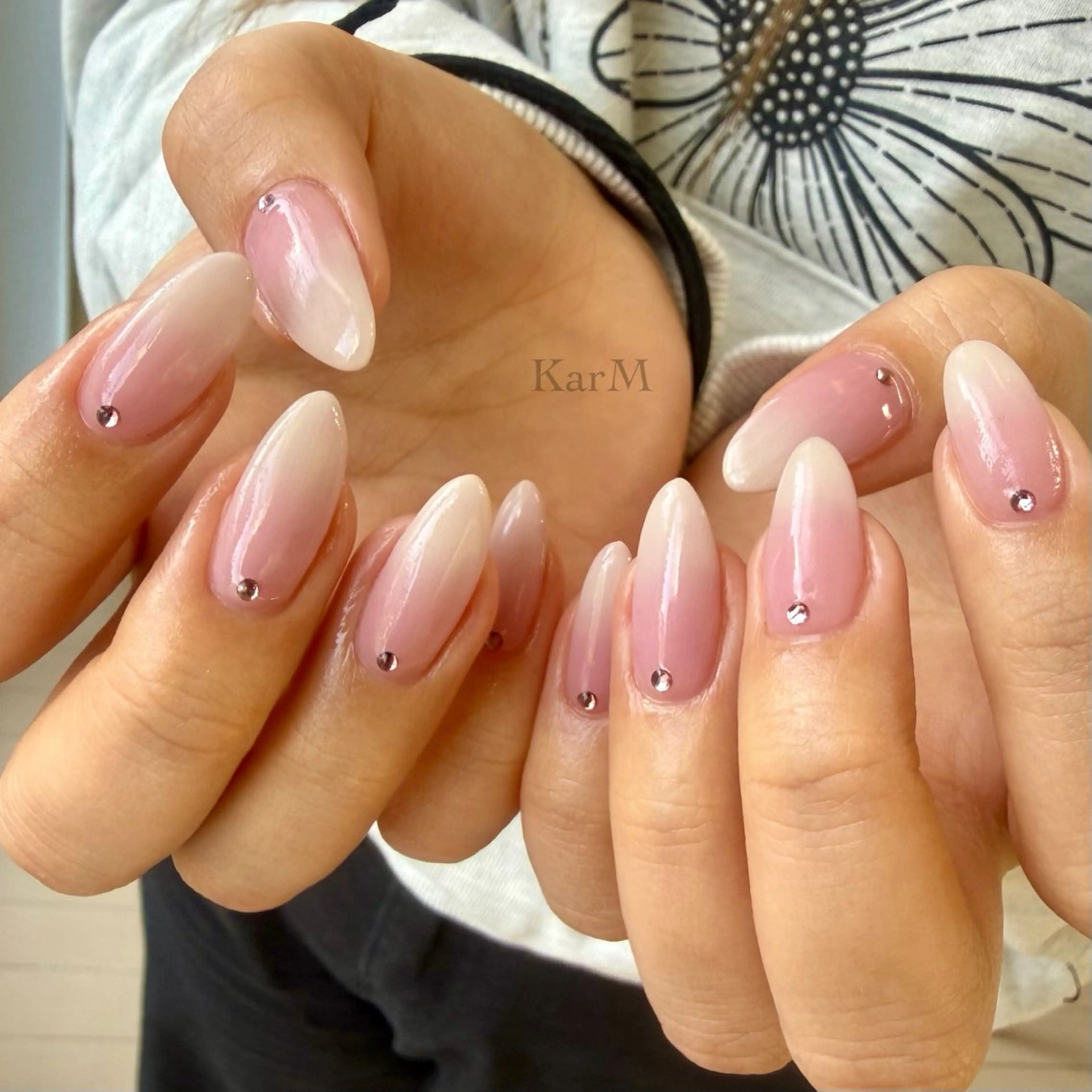 ネイル オーロラネイル チークネイル ドット フラッシュネイル フレンチネイル ハンドネイル ogino karinのネイルデザイン