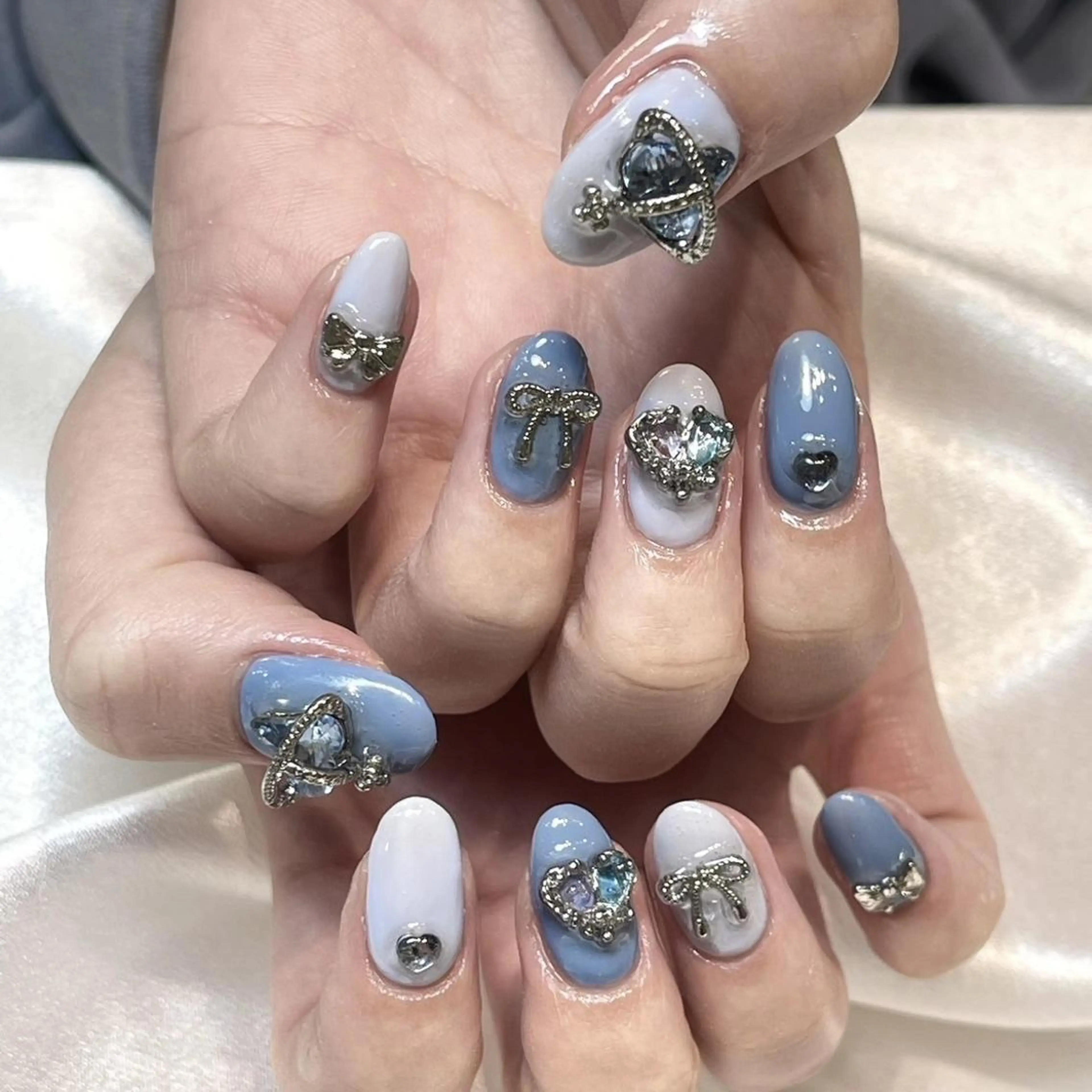 ネイル RAFFINE 月🦋🩵のネイルデザイン