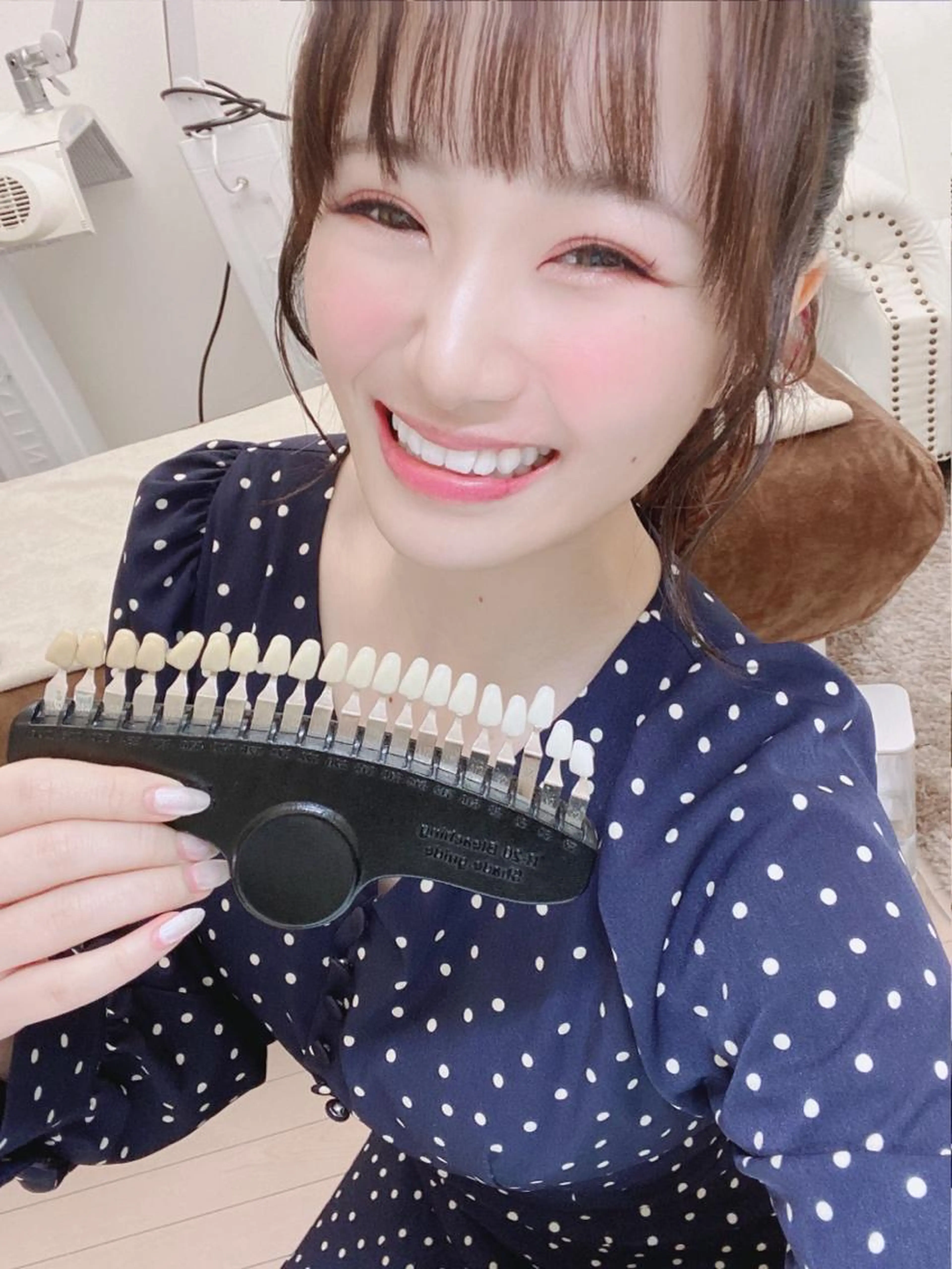 【ダブルプレミアムホワイトニング】 合計20回4来店(1 回 8 分照射)44,000 円 ※ジェル代別途の写真