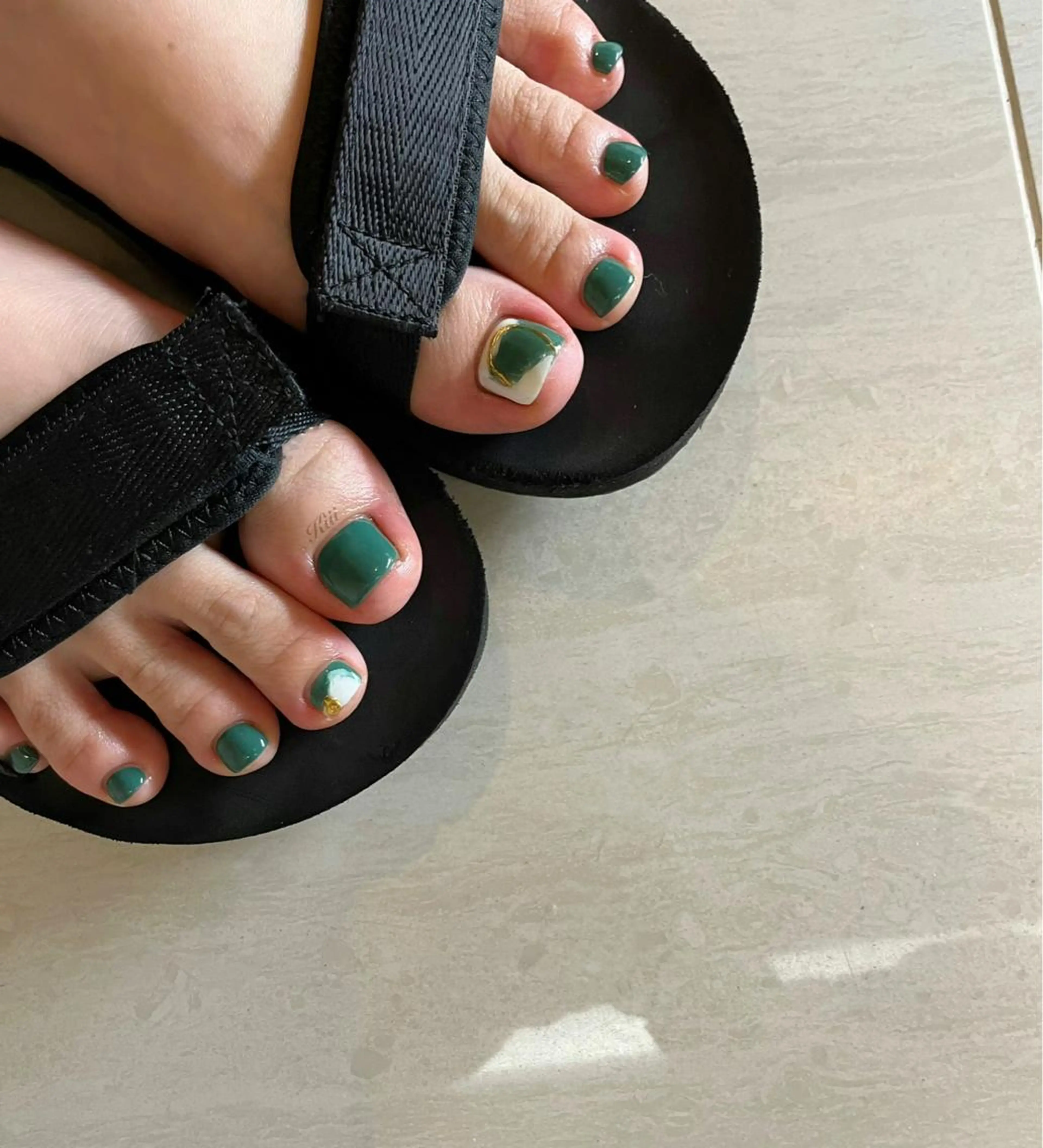 ネイル フットネイル ハンドネイル フットネイル kiii.__ ✴︎*のネイルデザイン