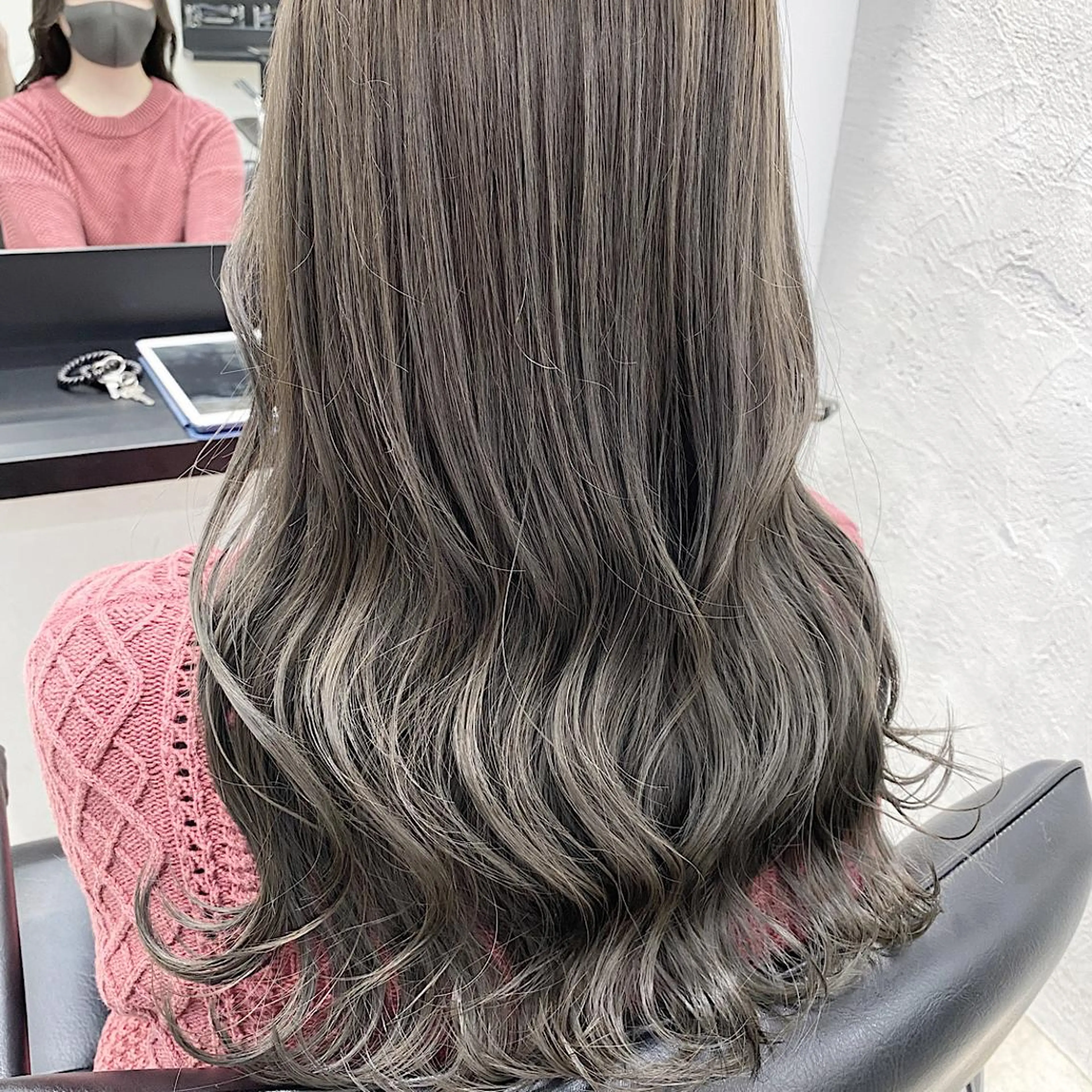 セミロング カラー アディクシーカラー アッシュ アッシュグレー バレイヤージュ ベージュカラー 前髪顔周りカット 沼田　拓斗のヘアスタイル