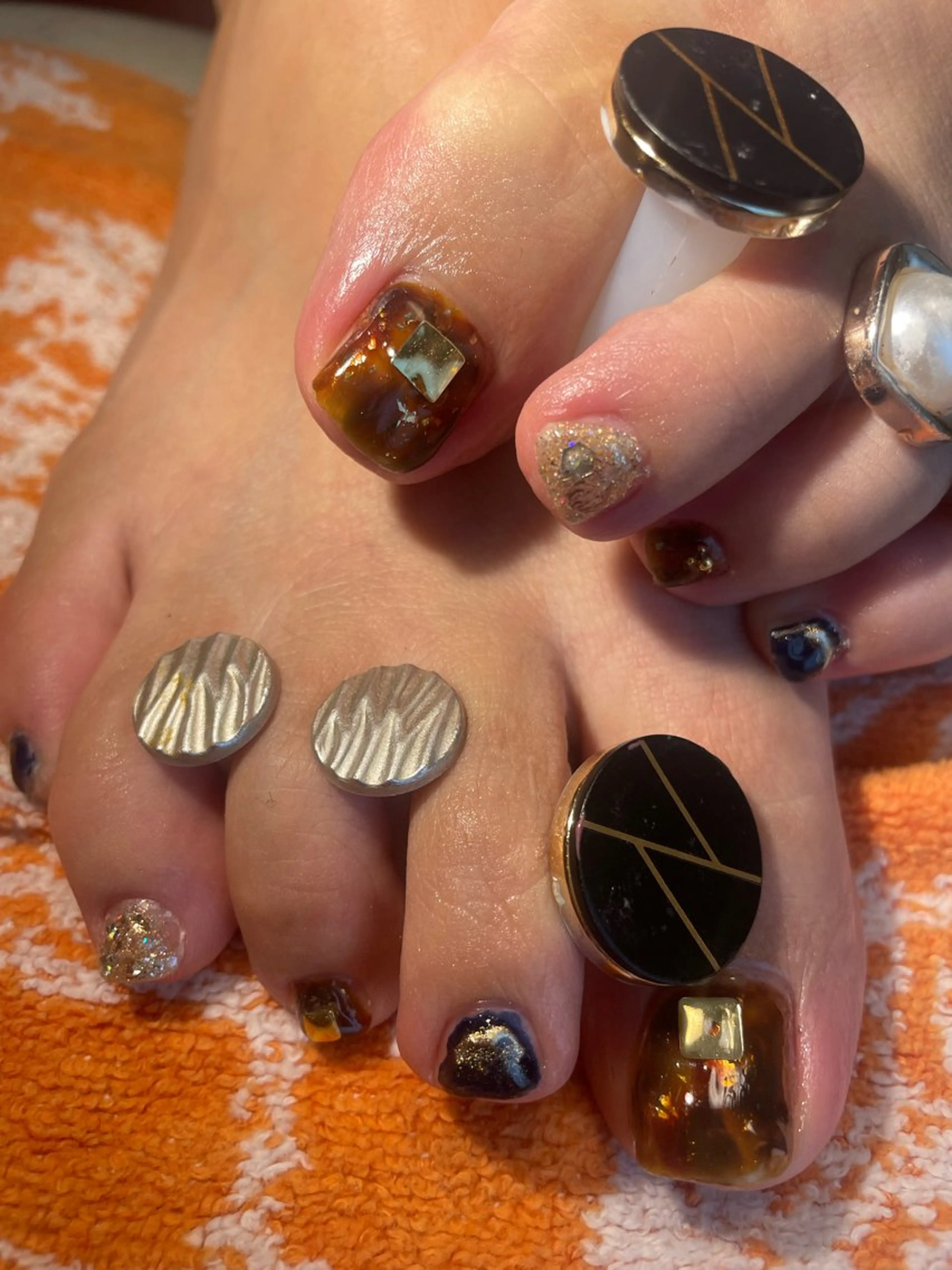 ネイル ブラウン フットネイル ゴールド ラメ(グリッター) ミラーネイル NAIL★M 真紀のネイルデザイン