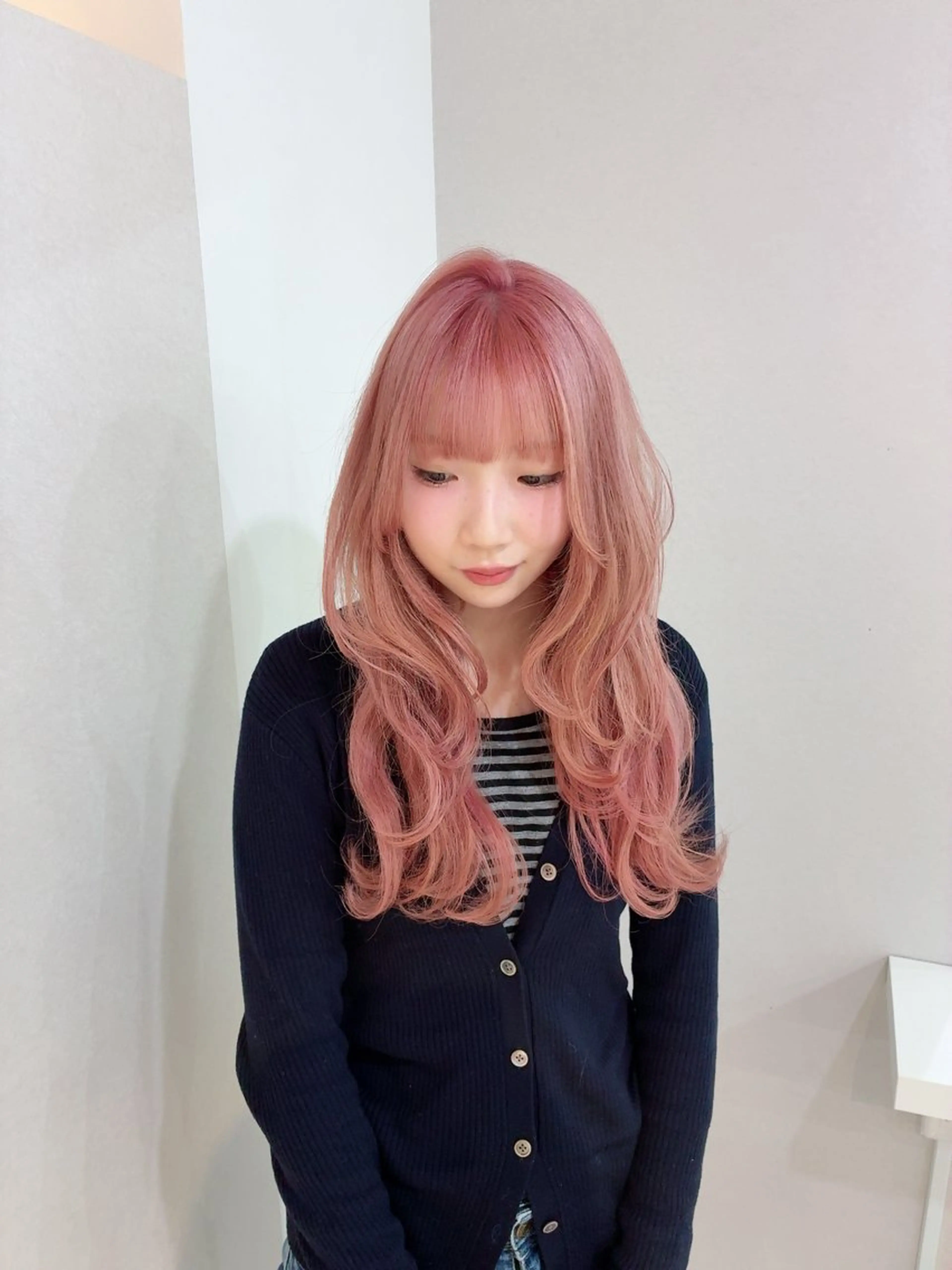 ロング カラー ブリーチ ピンクカラー ハッシュカット ハナダ メイのヘアスタイル