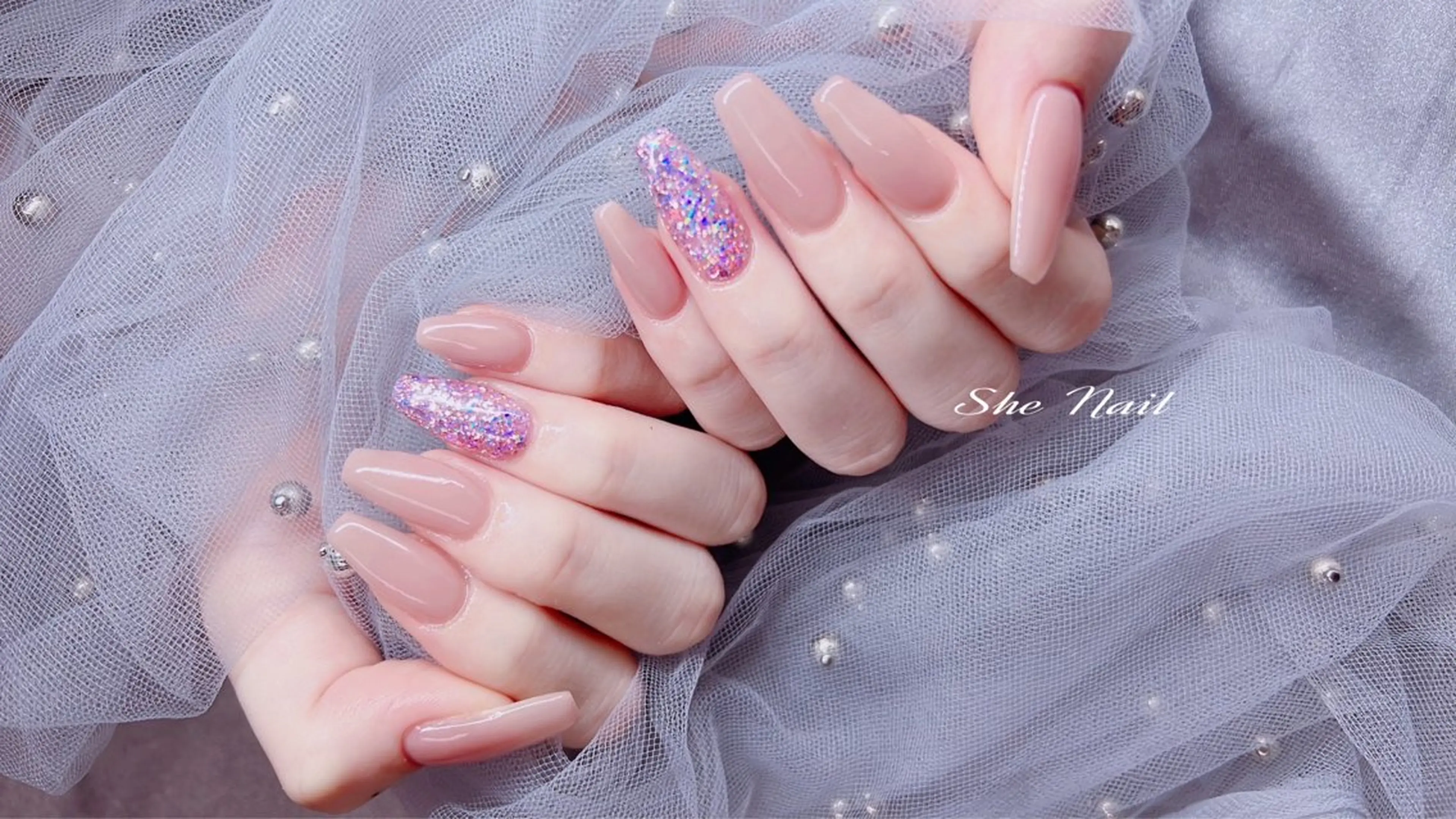 ネイル チークネイル 長さ出し フラッシュネイル マグネットネイル ワンカラーネイル She_nail所属・ELSA_ Bellaのネイルデザイン