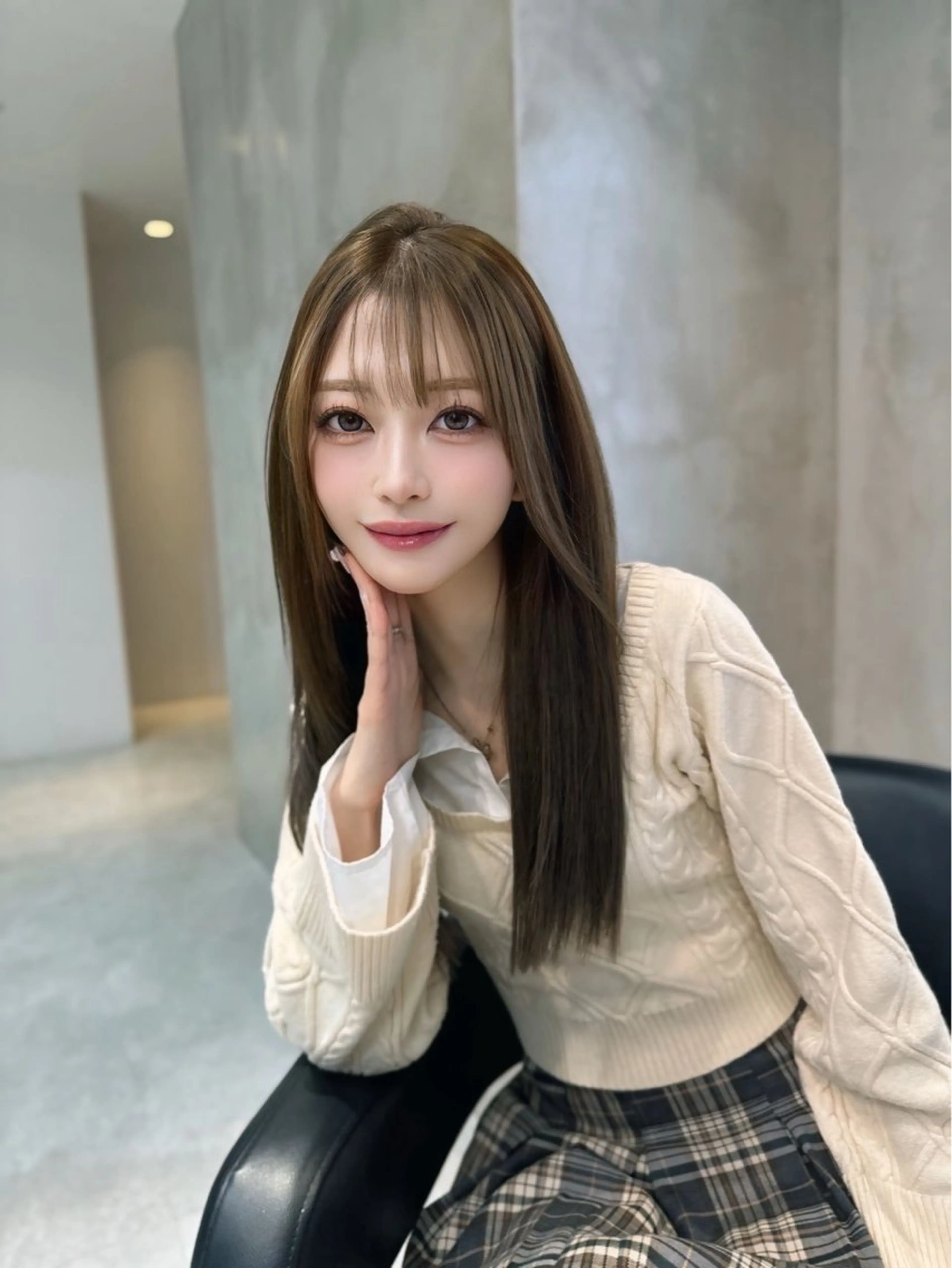 セミロング カラー カット ヘアカラー トリートメント 韓国レイヤー 似合わせカラーのヘアスタイル