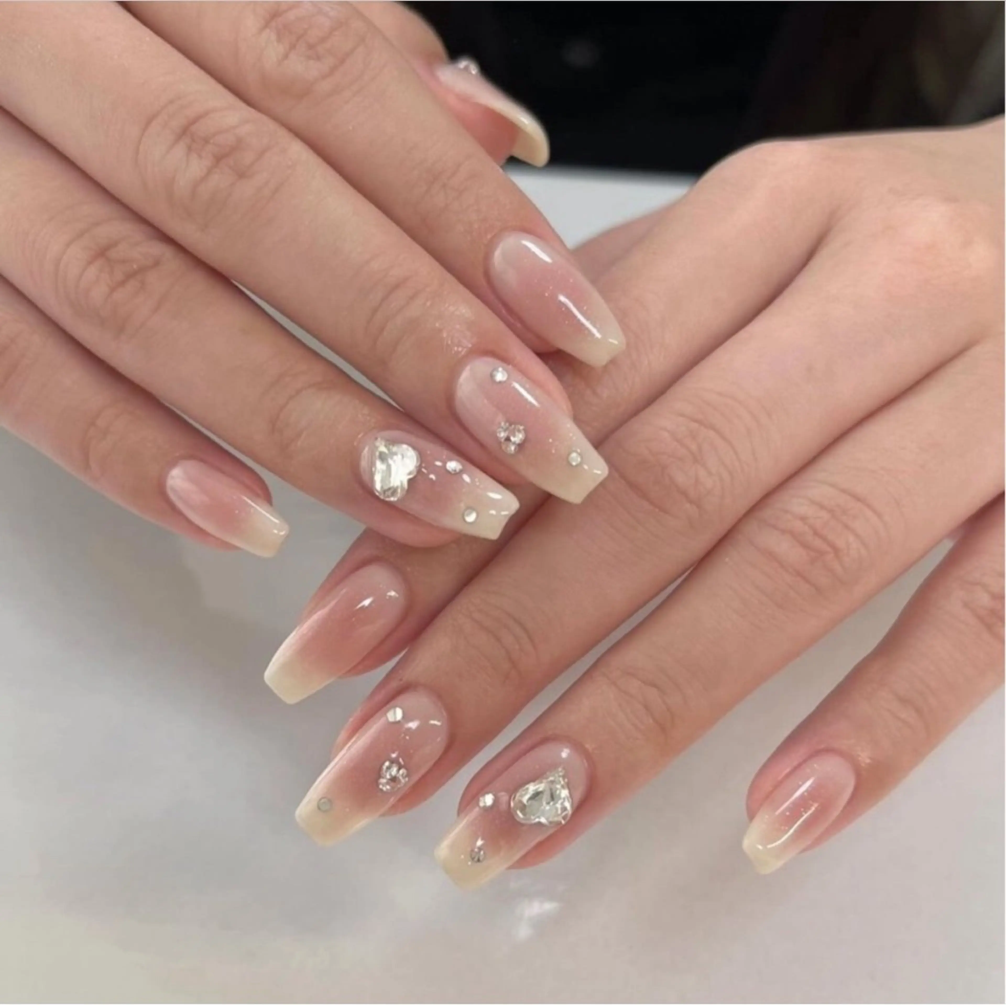 ネイル 長さ出し グラデーション キラキラネイル 韓国ネイル ラメ(グリッター) ハンドネイル ハンドケア Chisa Nail Studio所属・チ サのネイルデザイン