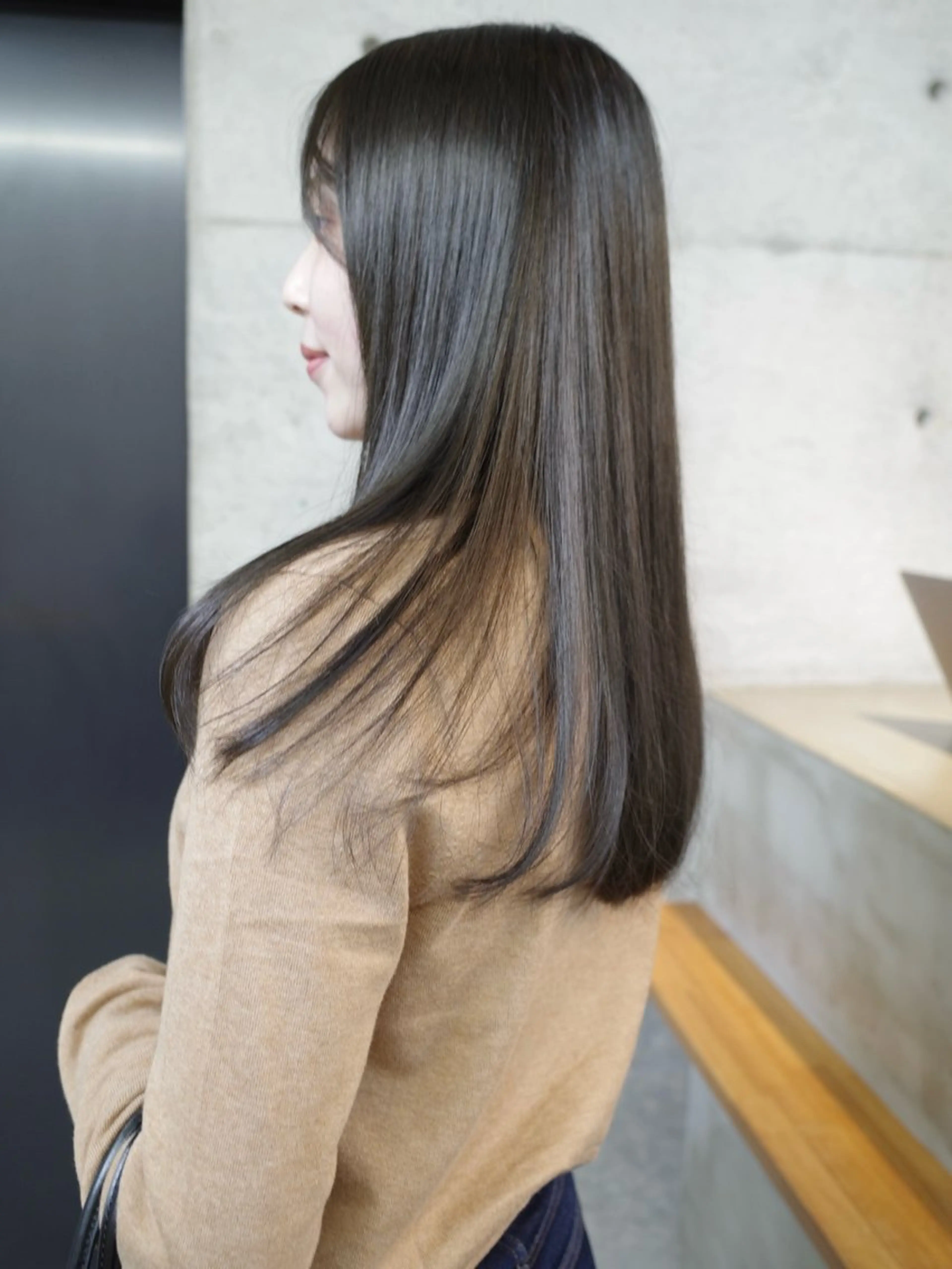 ミディアム ミディアムレイヤー レイヤーカット カット ヘアカラー son hair所属・葉 /透明感カラーのヘアスタイル