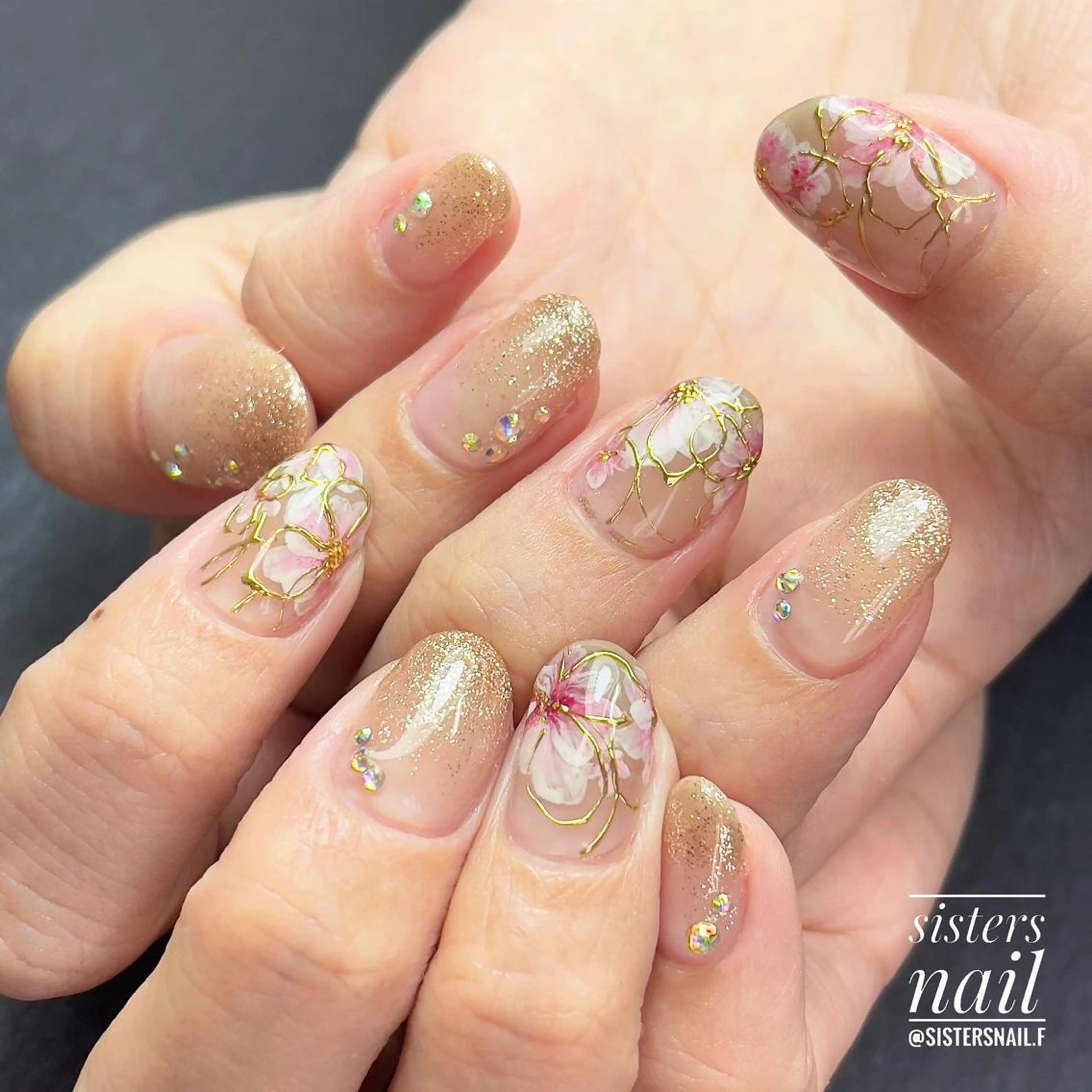 ネイル アートネイル 成人式 フラワーネイル グラデーション キラキラネイル sisters nail.fのネイルデザイン