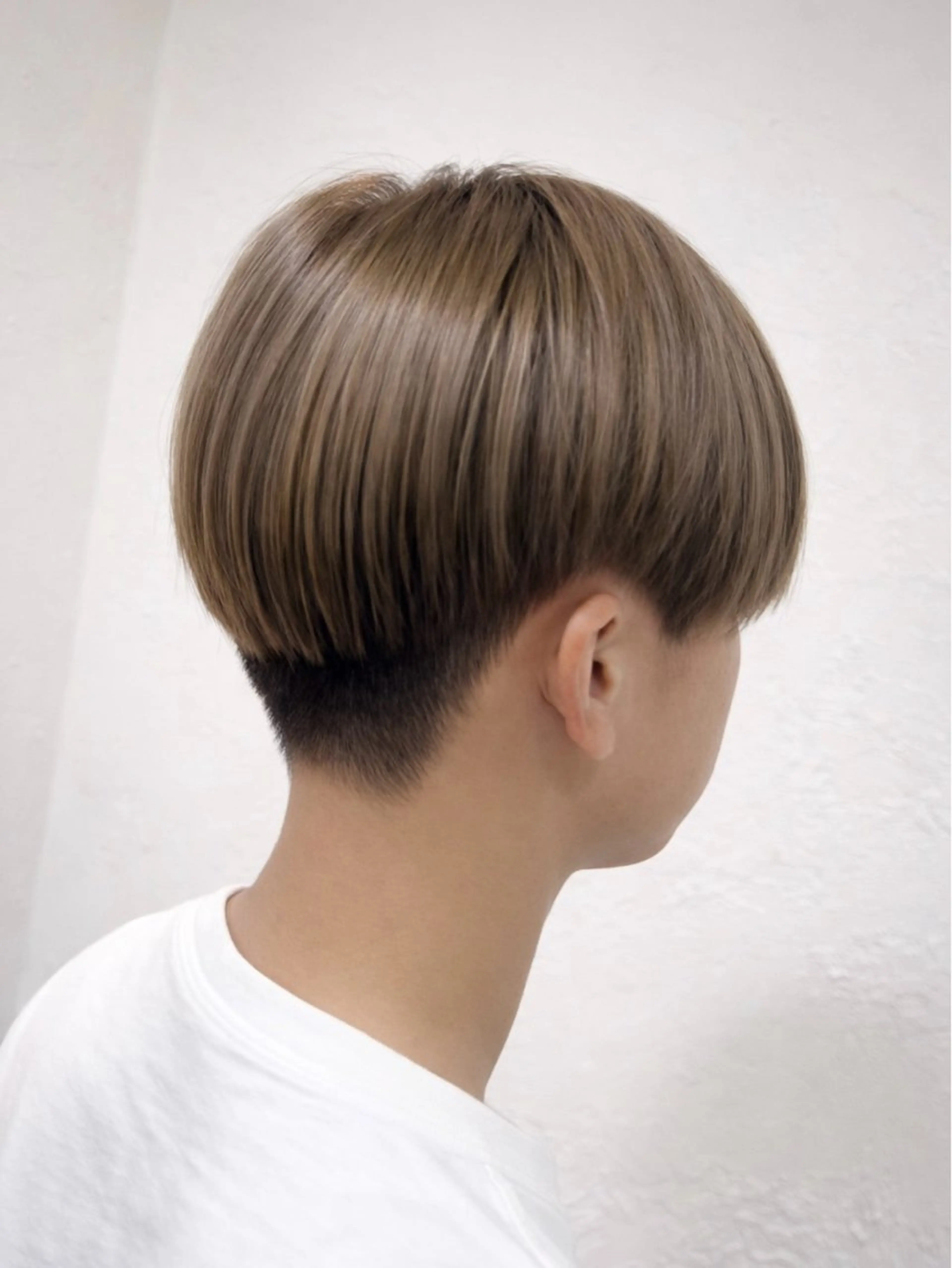 ショート カラー メンズ メンズブリーチ メンズハイトーン マッシュ ベージュカラー ブリーチ ヘアカラー 中原由貴 /WILLOW京橋のヘアスタイル