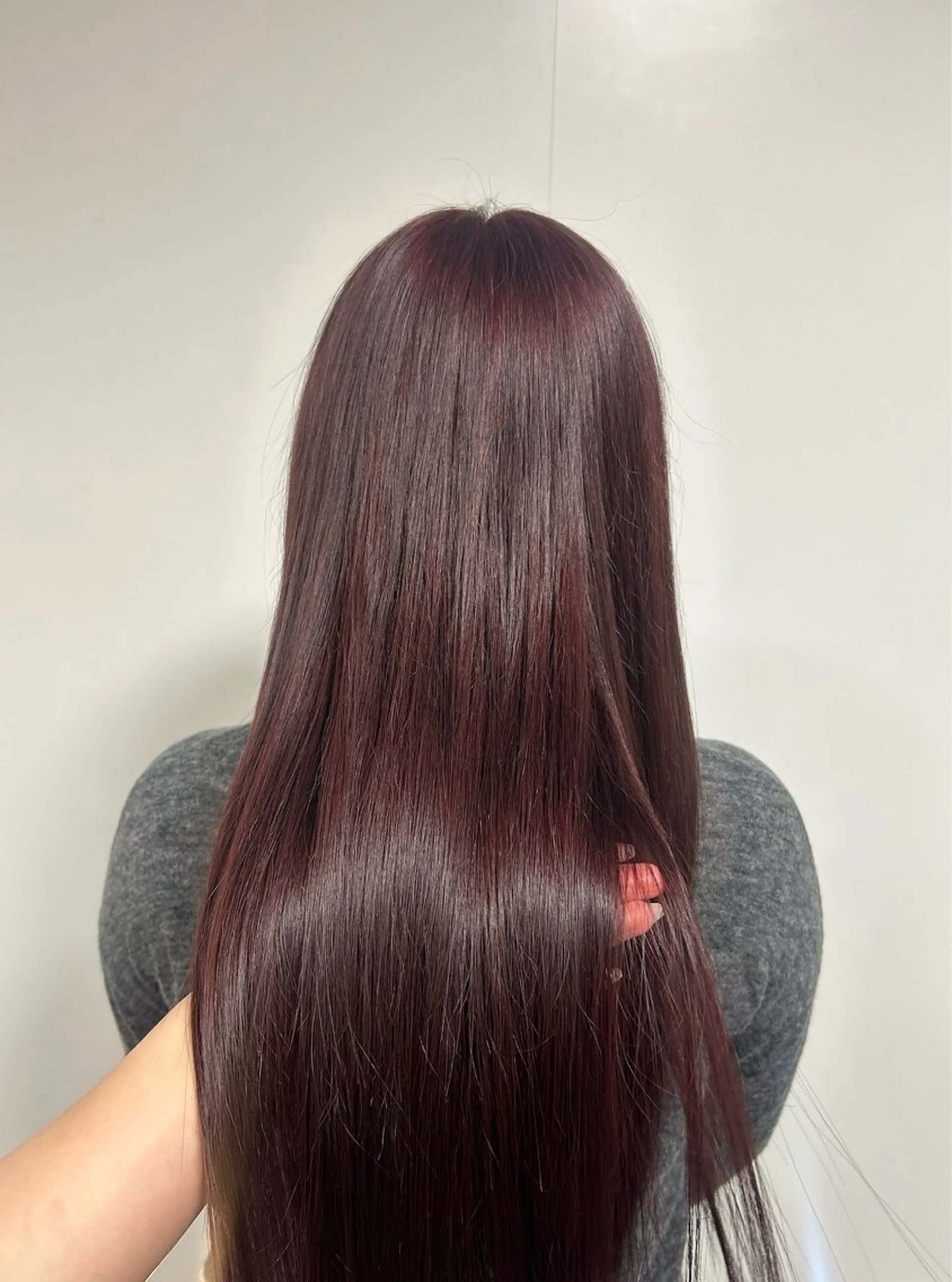 ロング カラー レッドカラー 'AXISガスビル Rinのヘアスタイル