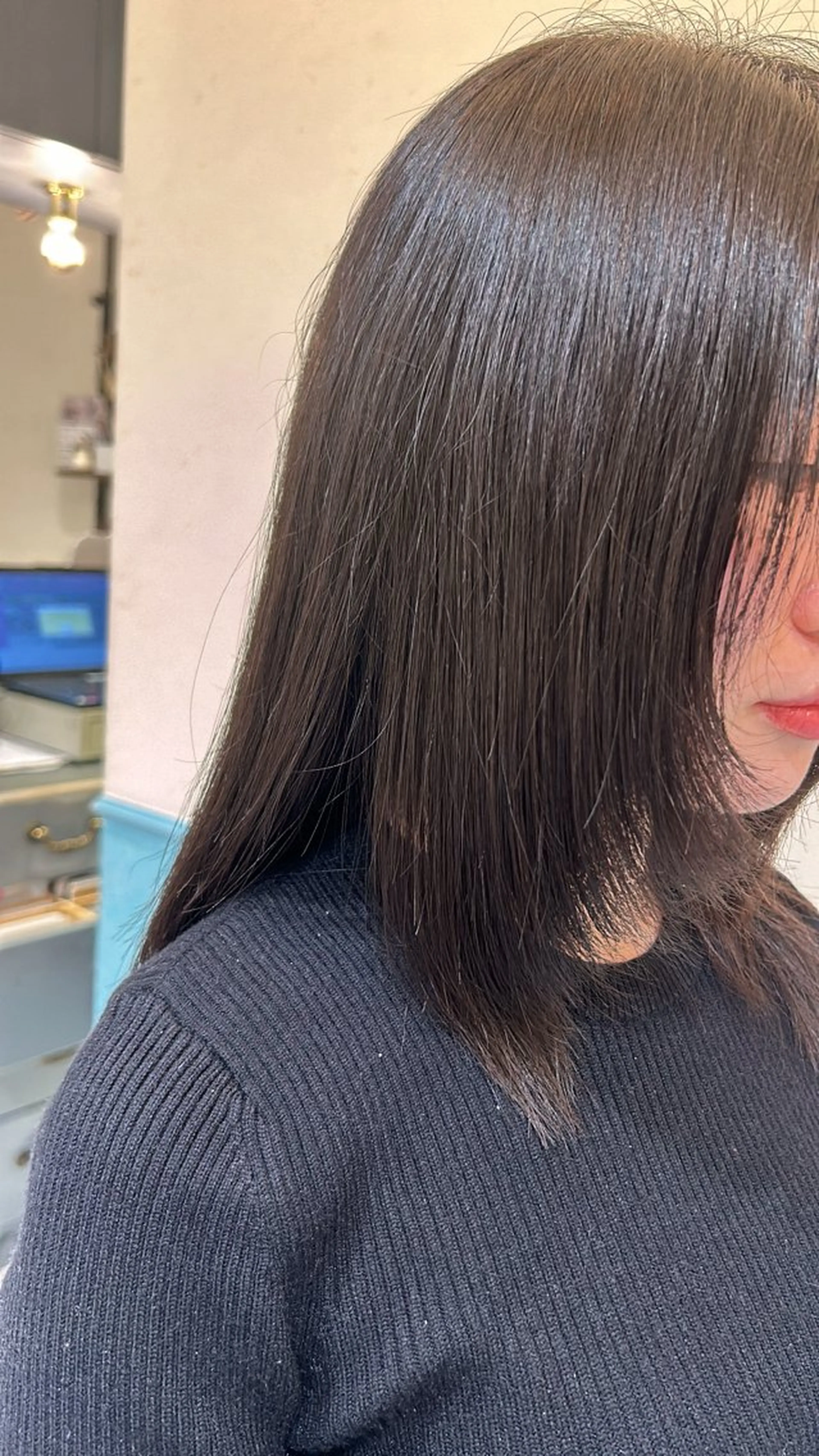 ミディアム 顔まわりレイヤー 顔周りカット レイヤーカット 河野 穂香のヘアスタイル