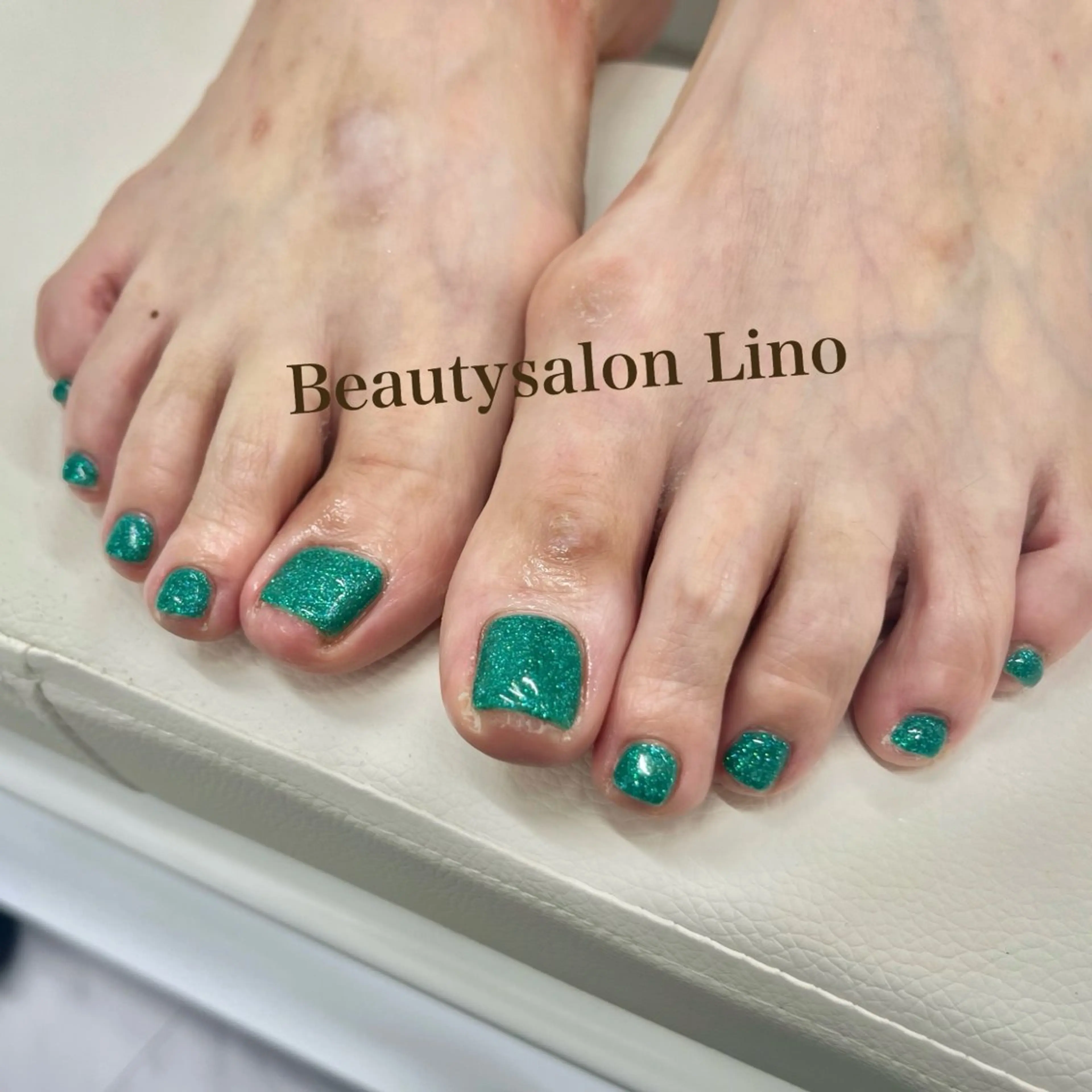 ネイル フラッシュネイル フットネイル フレンチネイル ジェルネイル ラメ(グリッター) フットネイル beautysalonLino所属・ネイルサロン ⭐︎Linoのその他イメージ