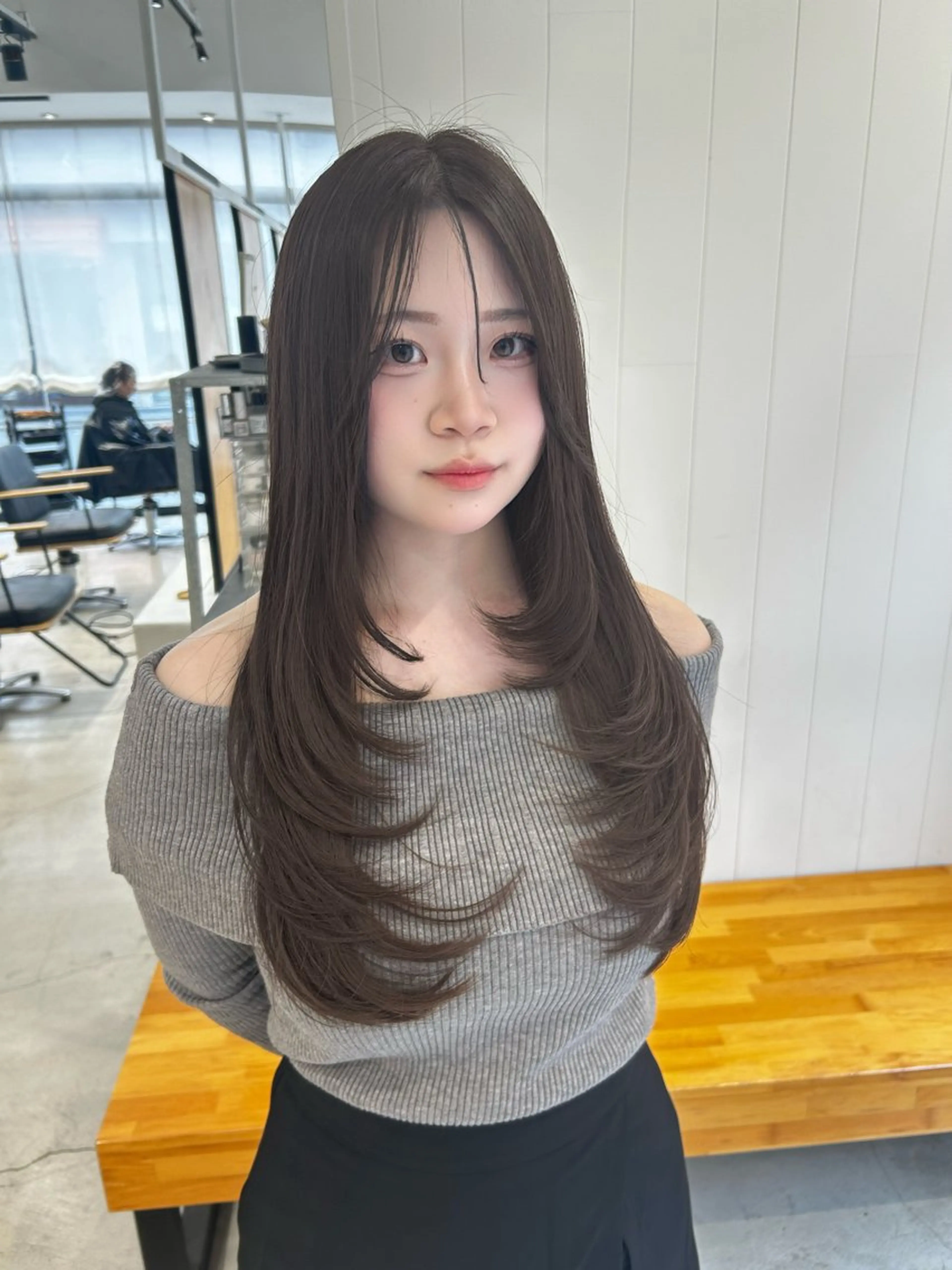 ロング レイヤーカット カット ヘアカラー トリートメント 艶カラー/韓国風ヘア 🩵shioneのヘアスタイル