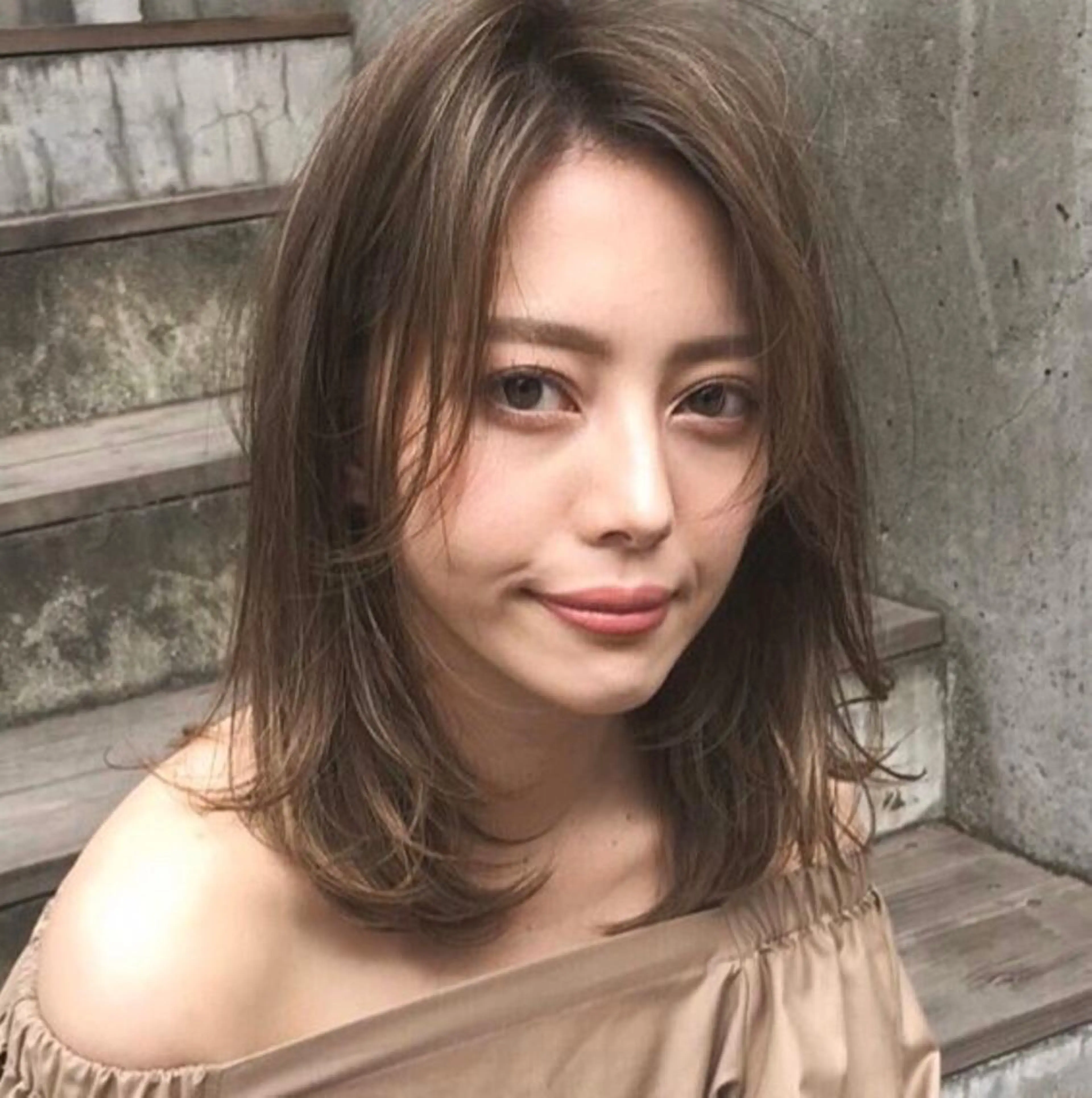 セミロング カラー ヘアアレンジ HairSignature所属・ブリーチ指名神戸 No.1美容師RENのヘアスタイル