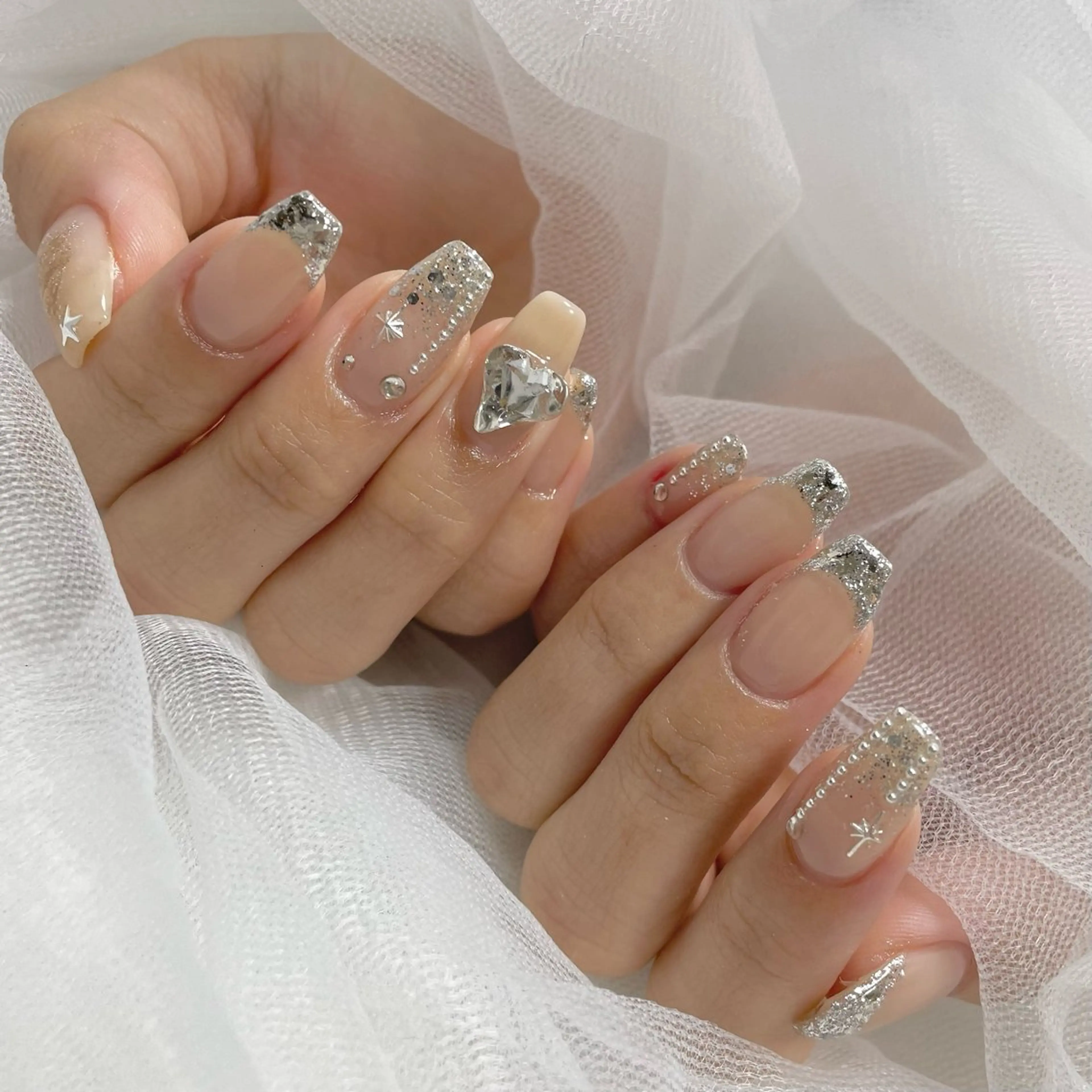 ネイル フレンチネイル ガラスフレンチ バレンタイン 冬ネイル クリスマス h's dazz harukaのネイルデザイン