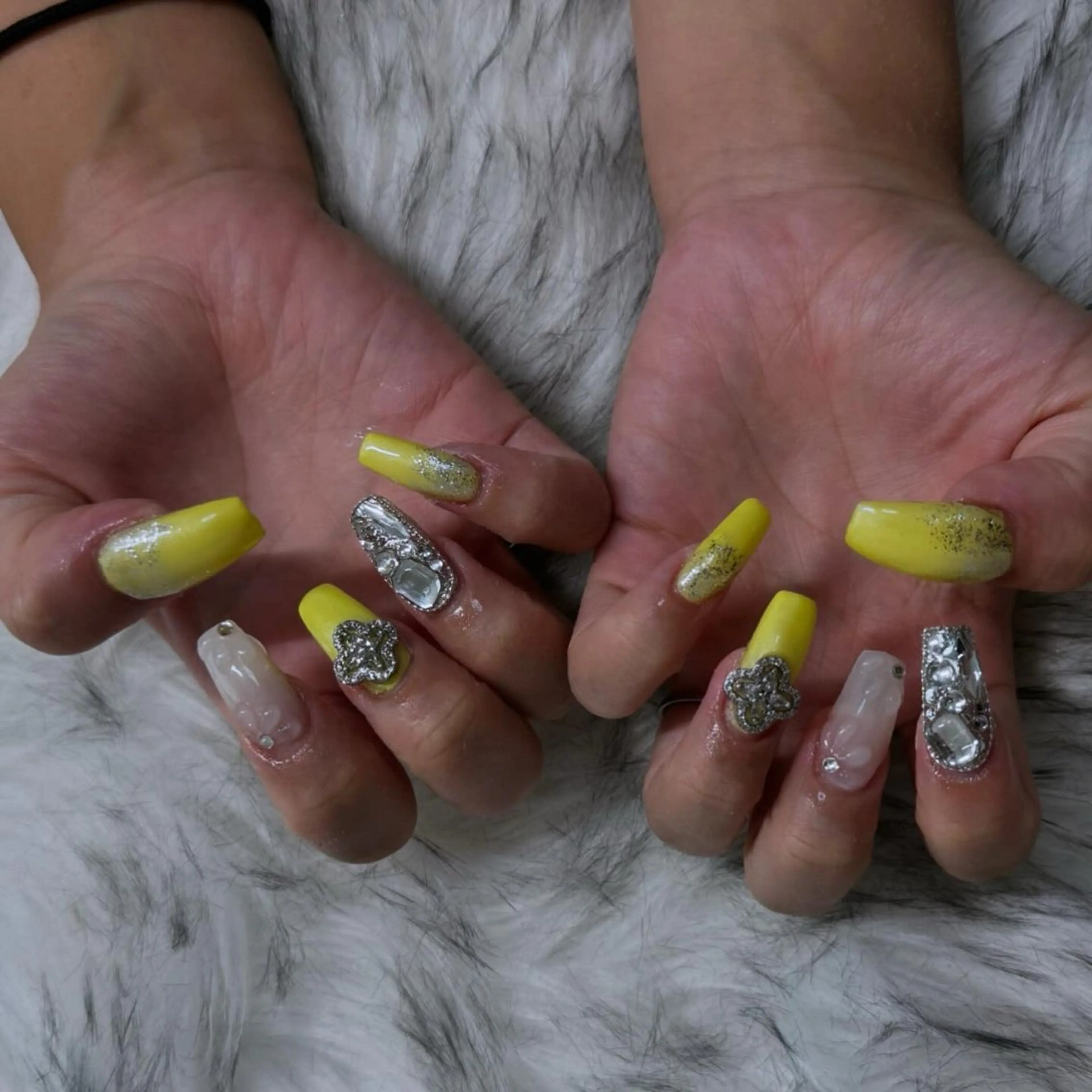 ロング ハンドネイル mao .のネイルデザイン