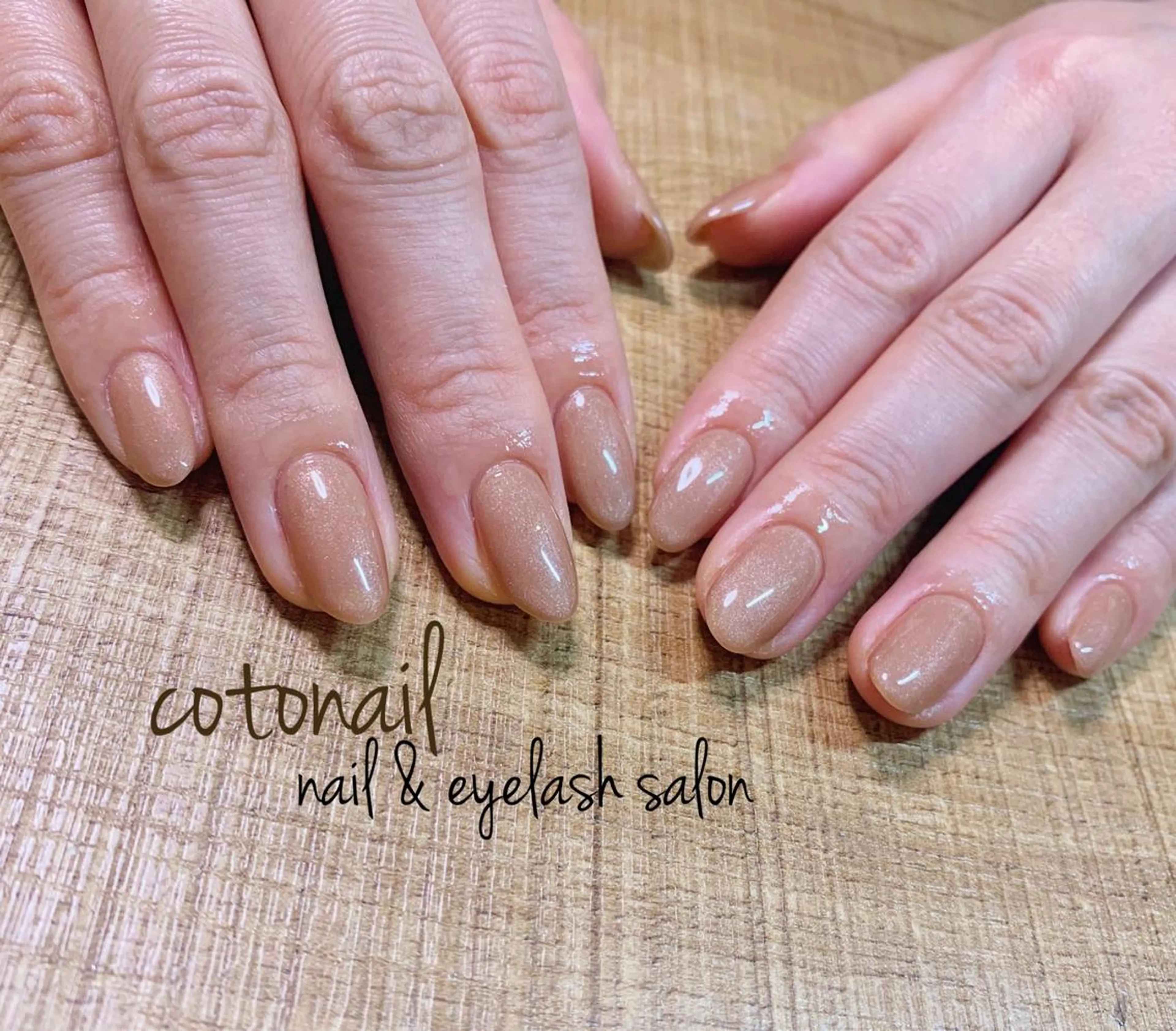 ミディアム ネイル ハンドネイル ツメトマツゲ .のネイルデザイン