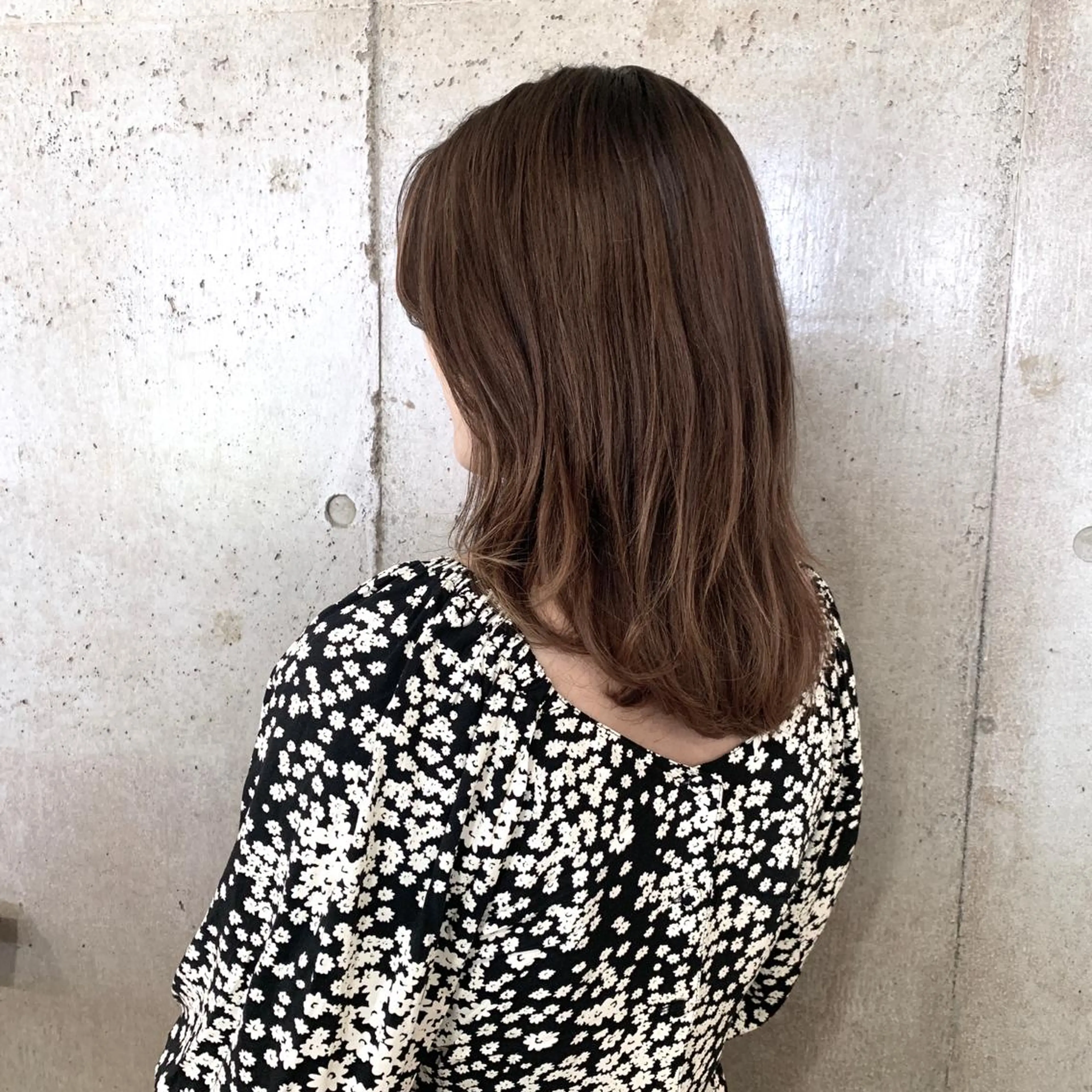 セミロング ハイライト 二宮 早智子のヘアスタイル