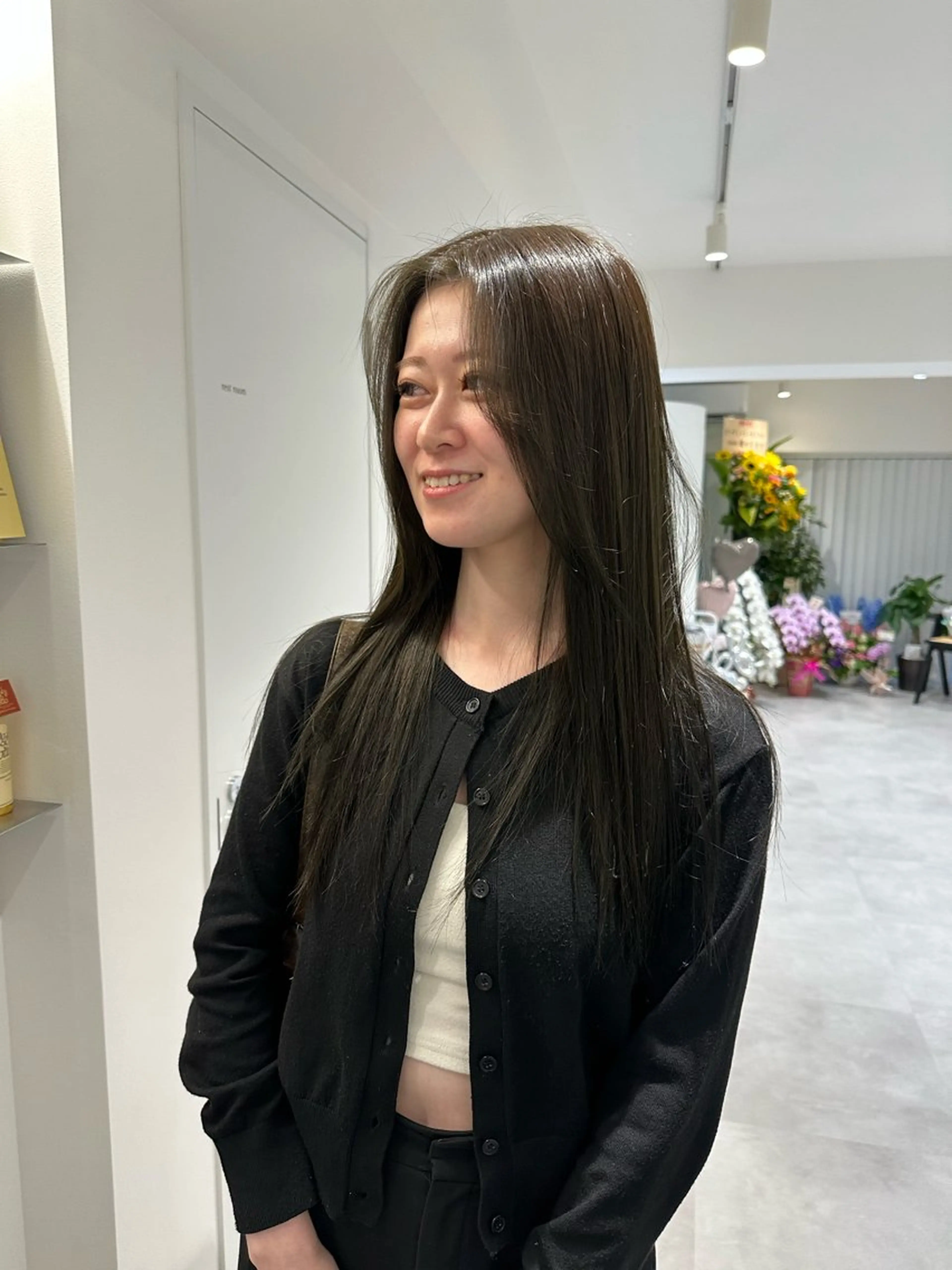 ロング カラー ベージュカラー 透明感カラー オリーブベージュ カット ヘアカラー トリートメント soöze所属・sena/博多/ コテ巻き風パーマのヘアスタイル