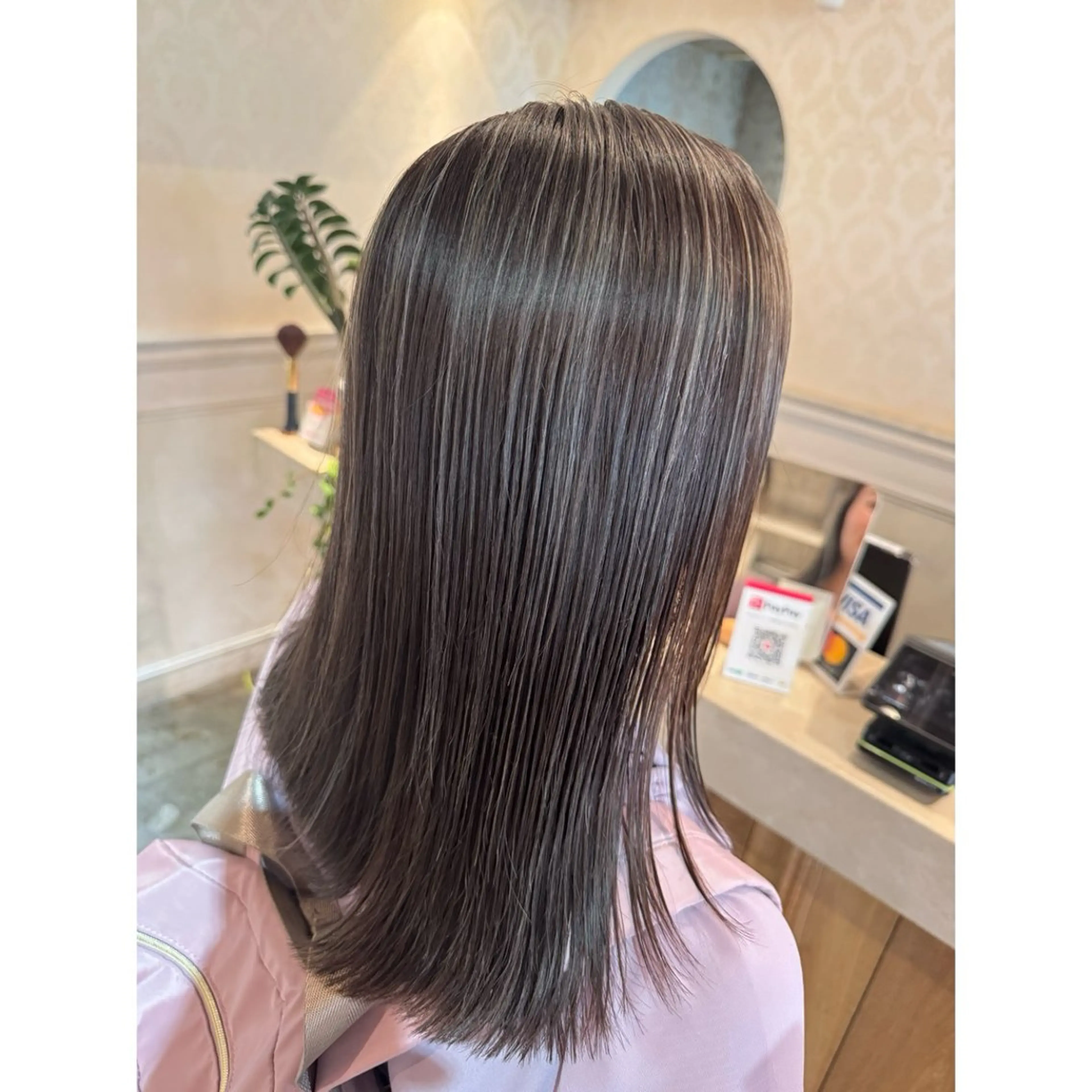 セミロング ハイライト カット ヘアカラー トリートメント ハイライト/インナー /ブリーチ/レイヤーのヘアスタイル