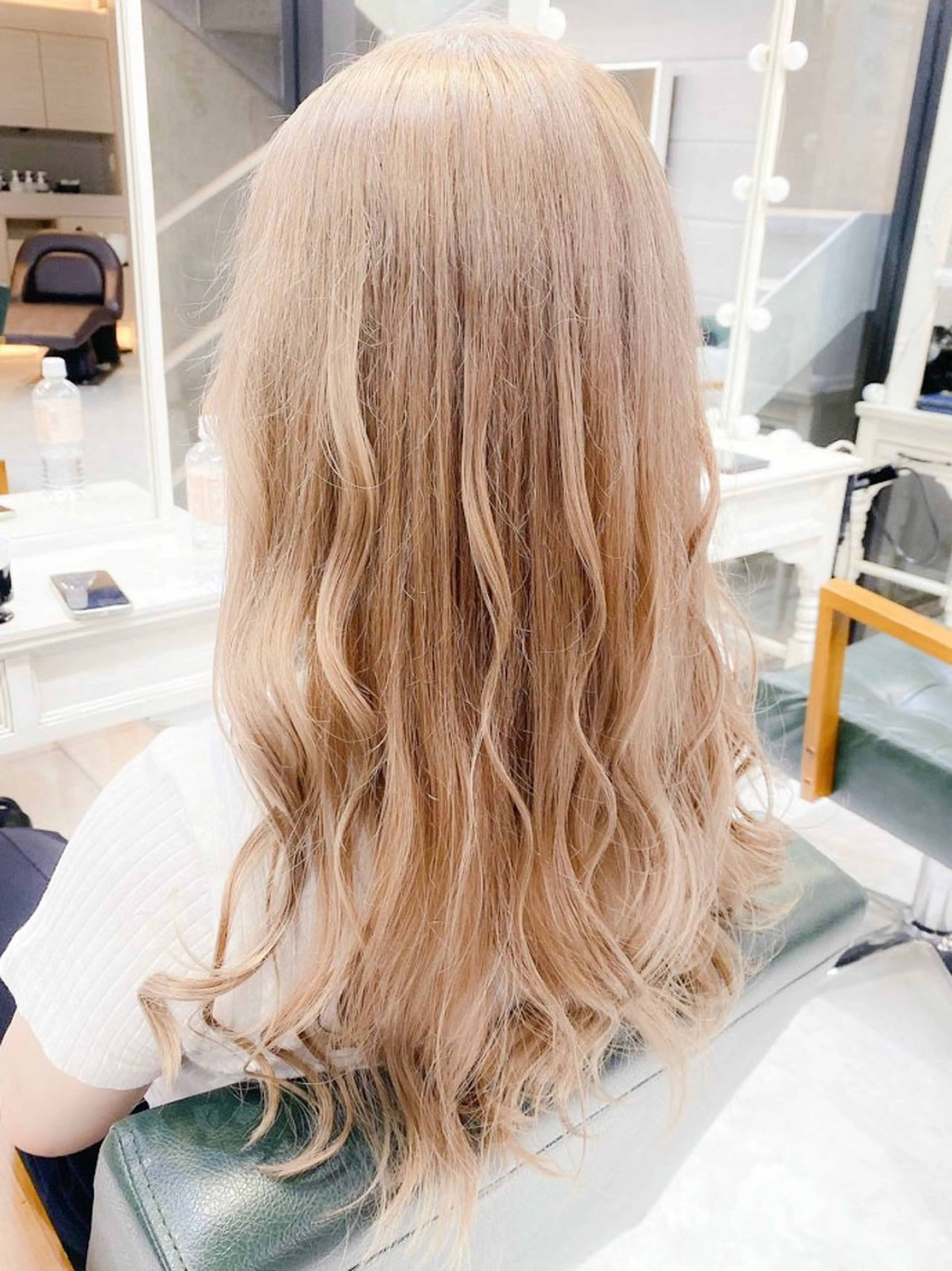 ロング カラー ベージュカラー ブリーチ 透明感カラー ハイトーンカラー 𝐍𝐚𝐧𝐚{ 原宿/ハイトーン🫧のヘアスタイル
