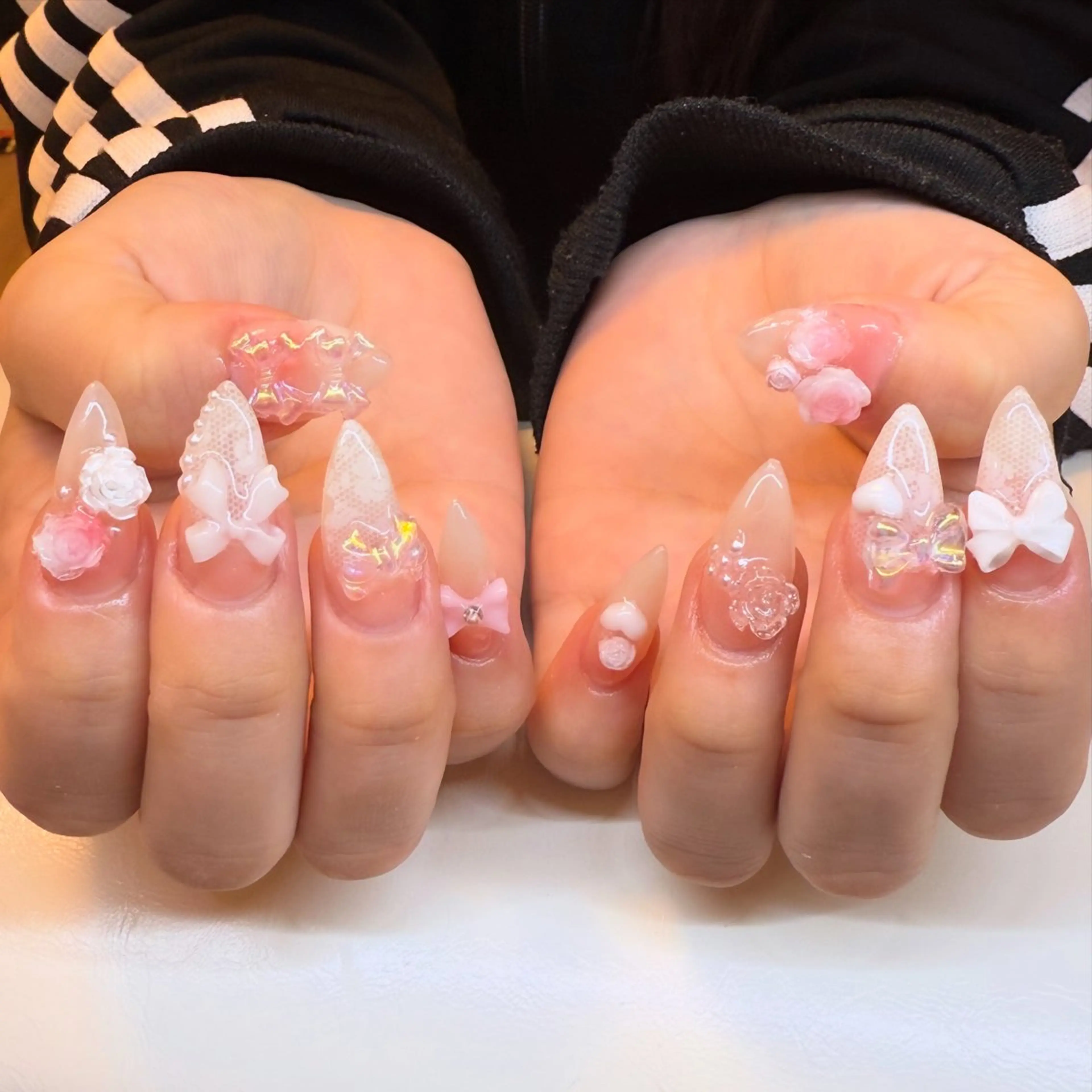 💅『長さ出し』1cm​〜​1.5cm  ［パーツ2本まで］⚪︎追加1本100円​〜​の写真