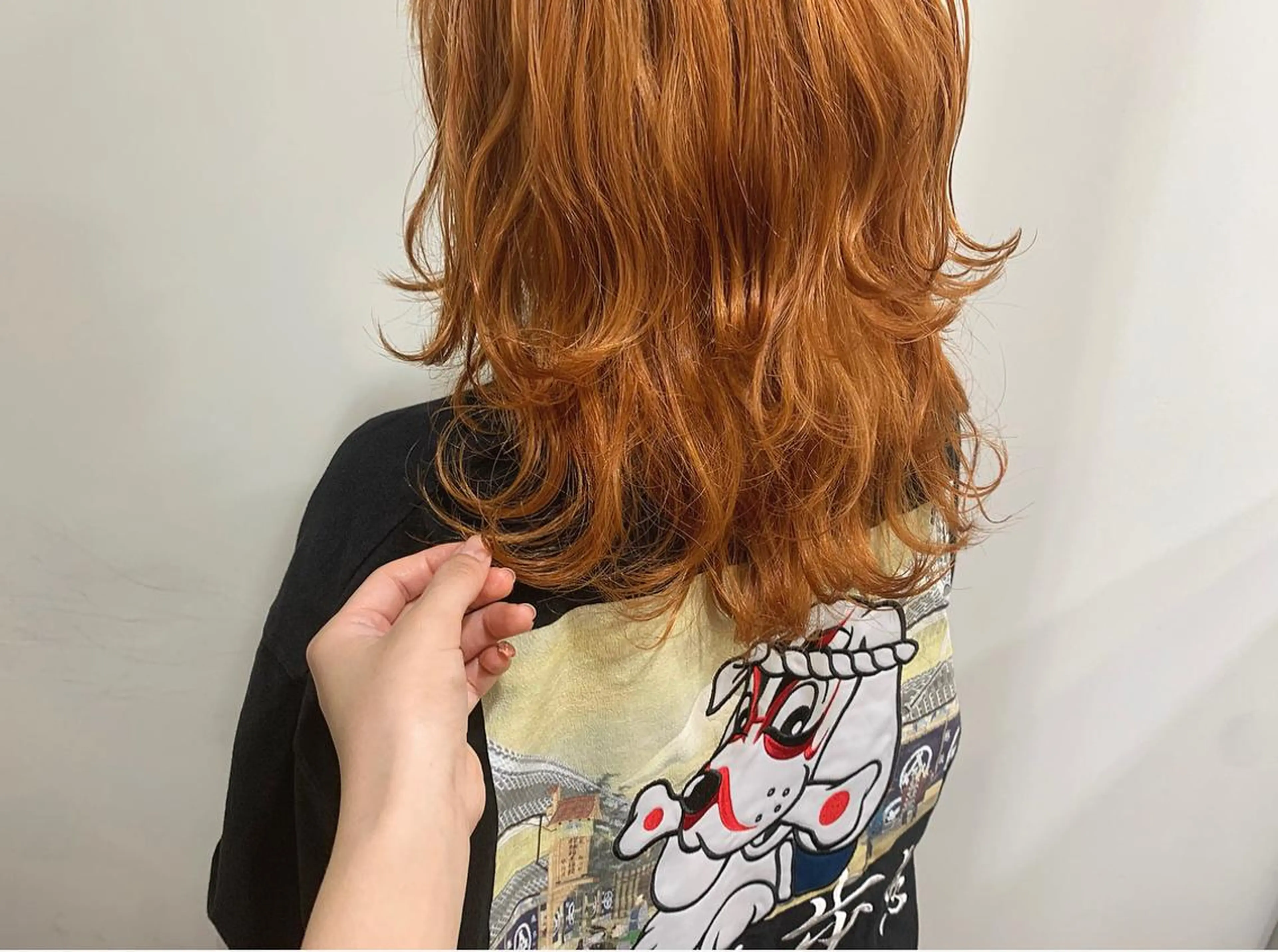 ミディアム カラー ヘアアレンジ ベージュカラー ハイトーンカラー ハイトーンオレンジ オレンジ オレンジベージュ ヘアカラー たかいわ みきのヘアスタイル