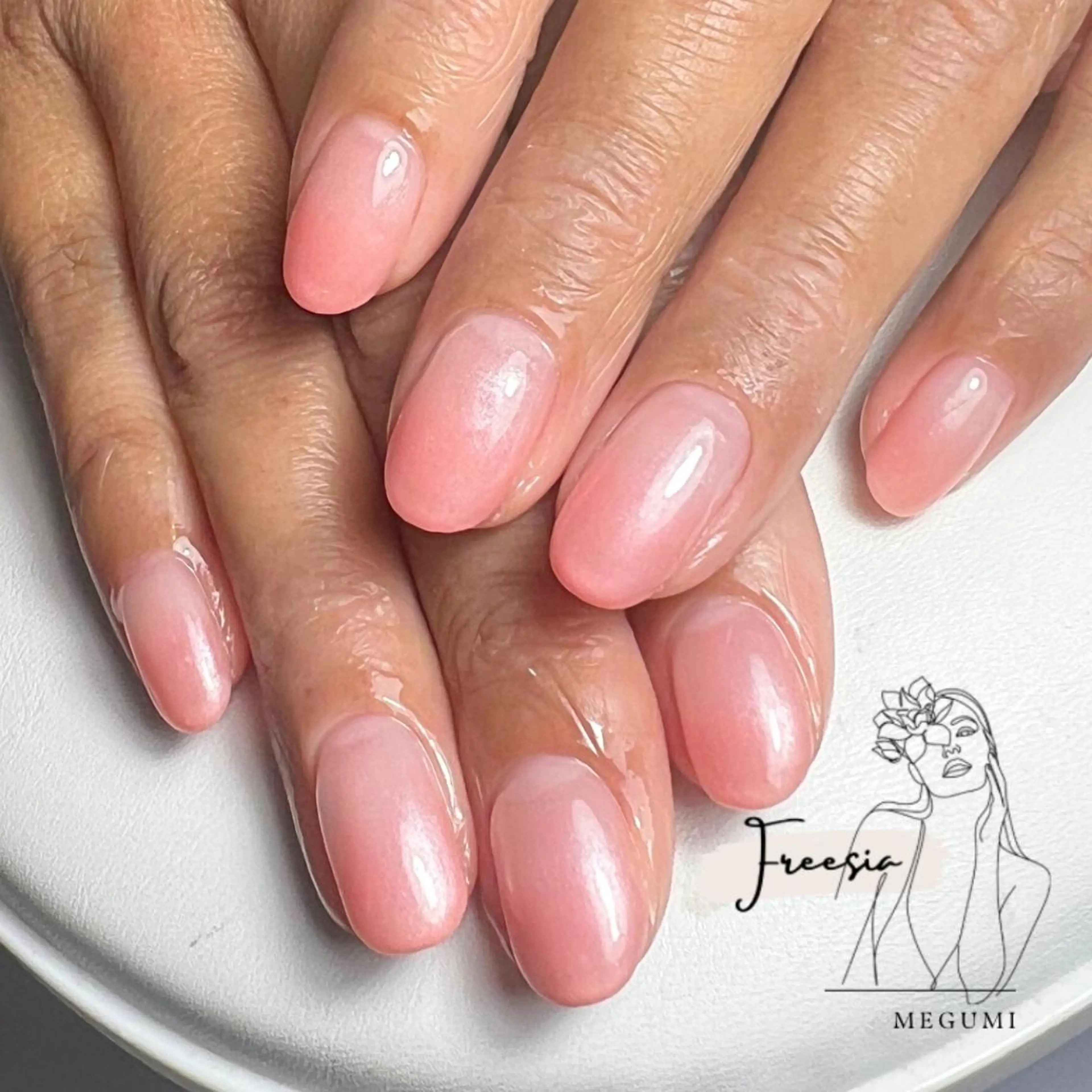 ネイル グラデーション オフィスネイル ピンク シンプルネイル ハンドネイル ハンドケア 当日予約も歓迎⭕️ Megumiのネイルデザイン