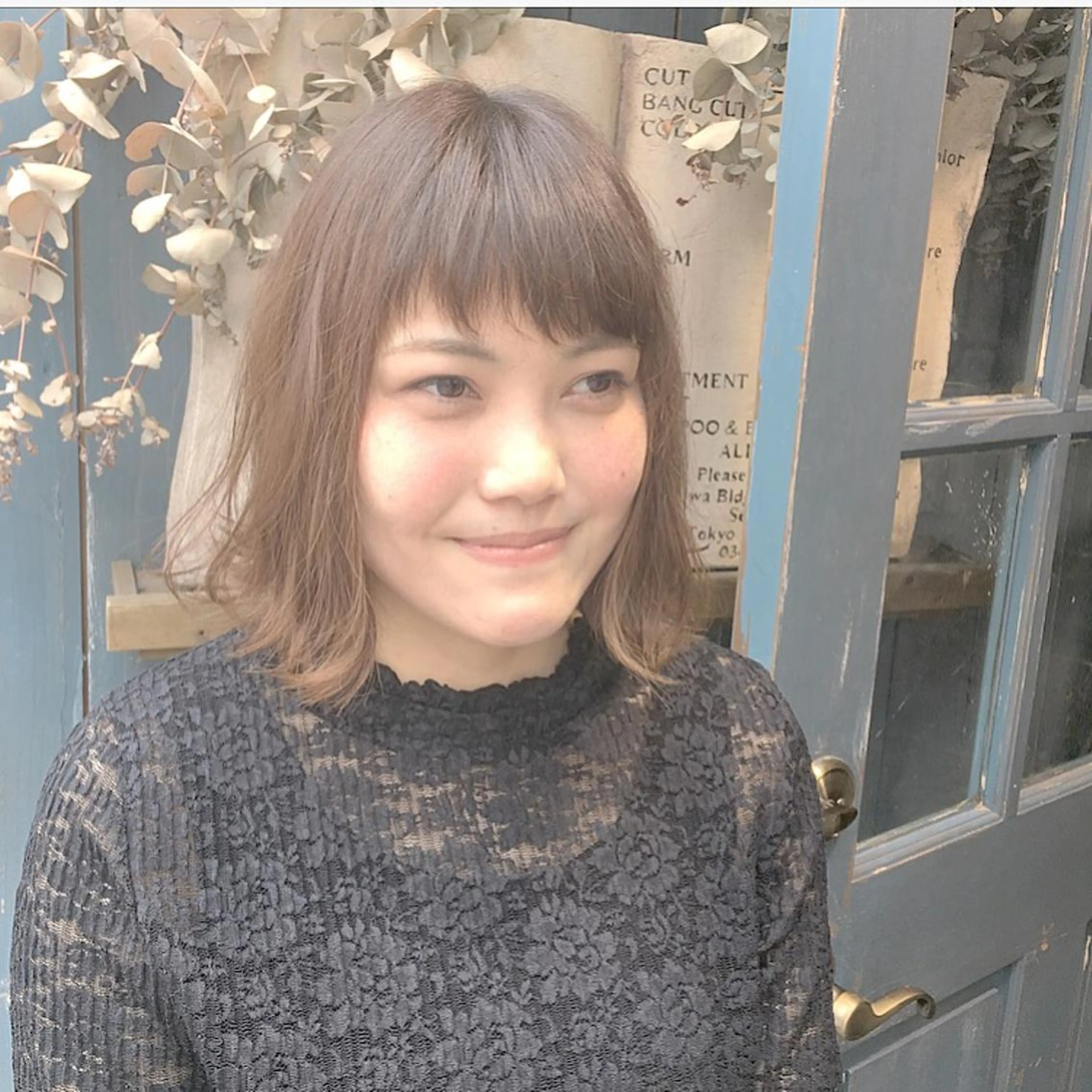 ミディアム カラー パーマ ブリーチ、パーマ 西部笑のヘアスタイル