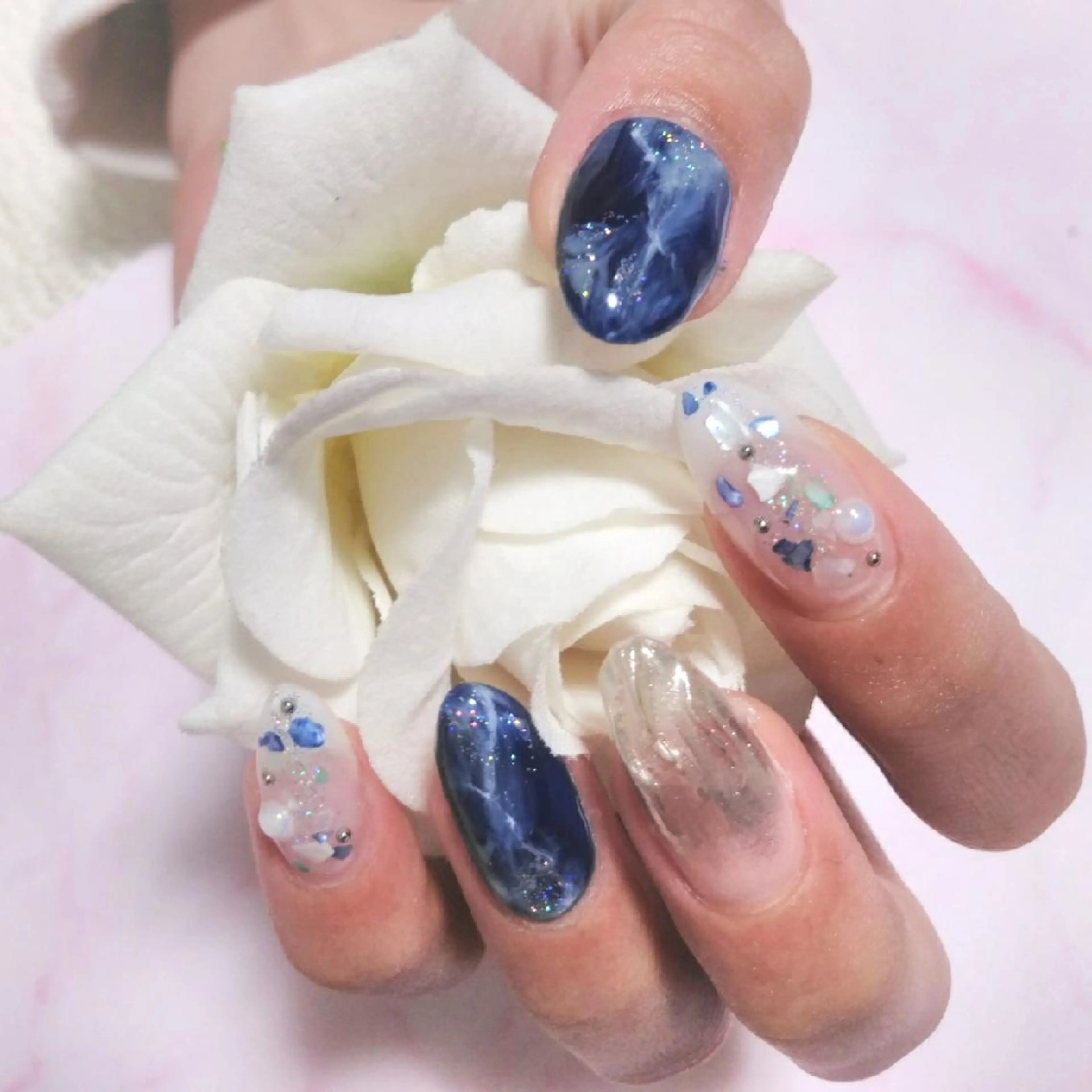 ネイル エステとネイル ローズコンフォートのネイルデザイン