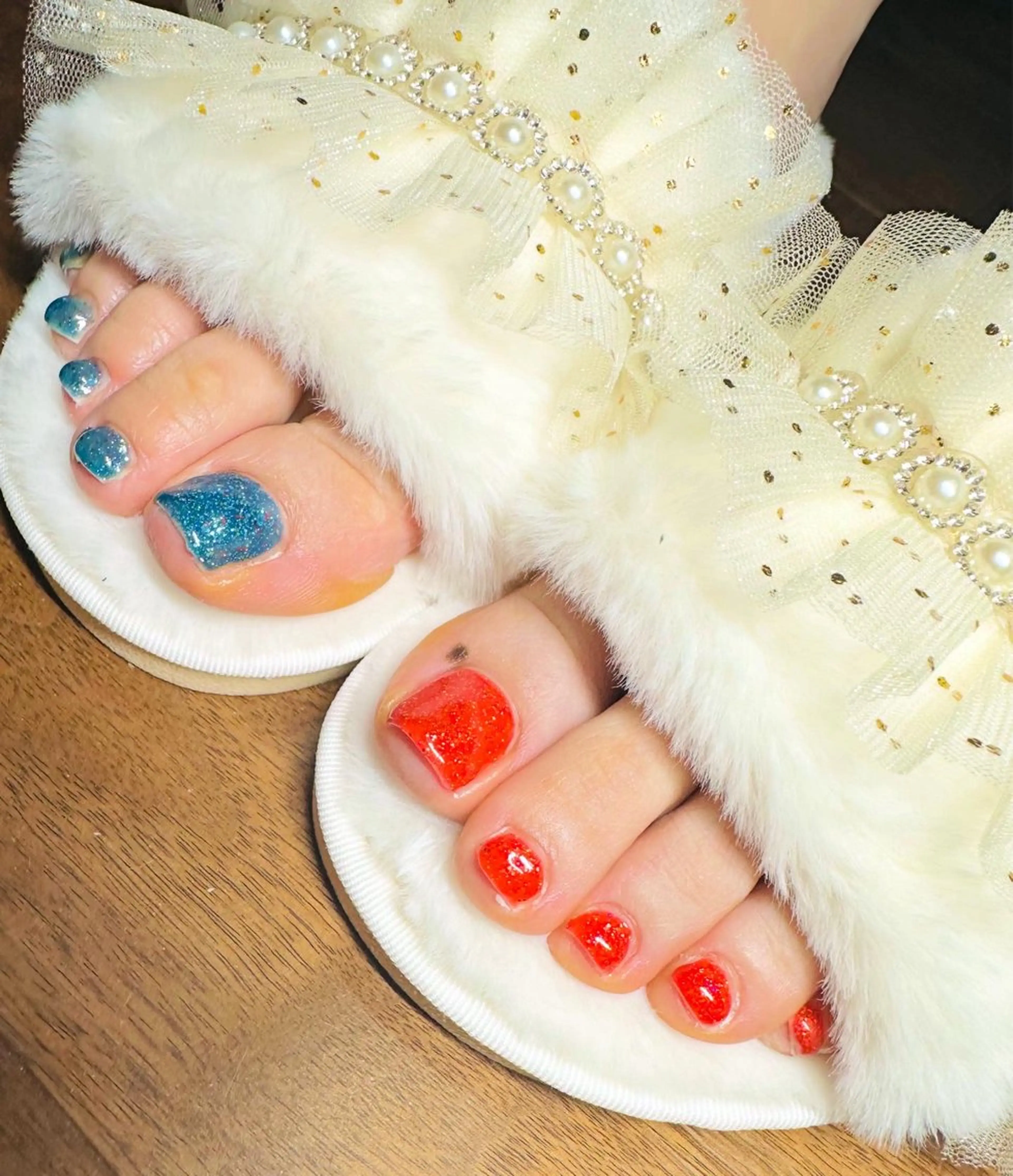 ネイル フットネイル キラキラネイル ラメ(グリッター) 赤色 ハンドネイル ネイルサロンエレノア所属・田端 笑理菜のネイルデザイン