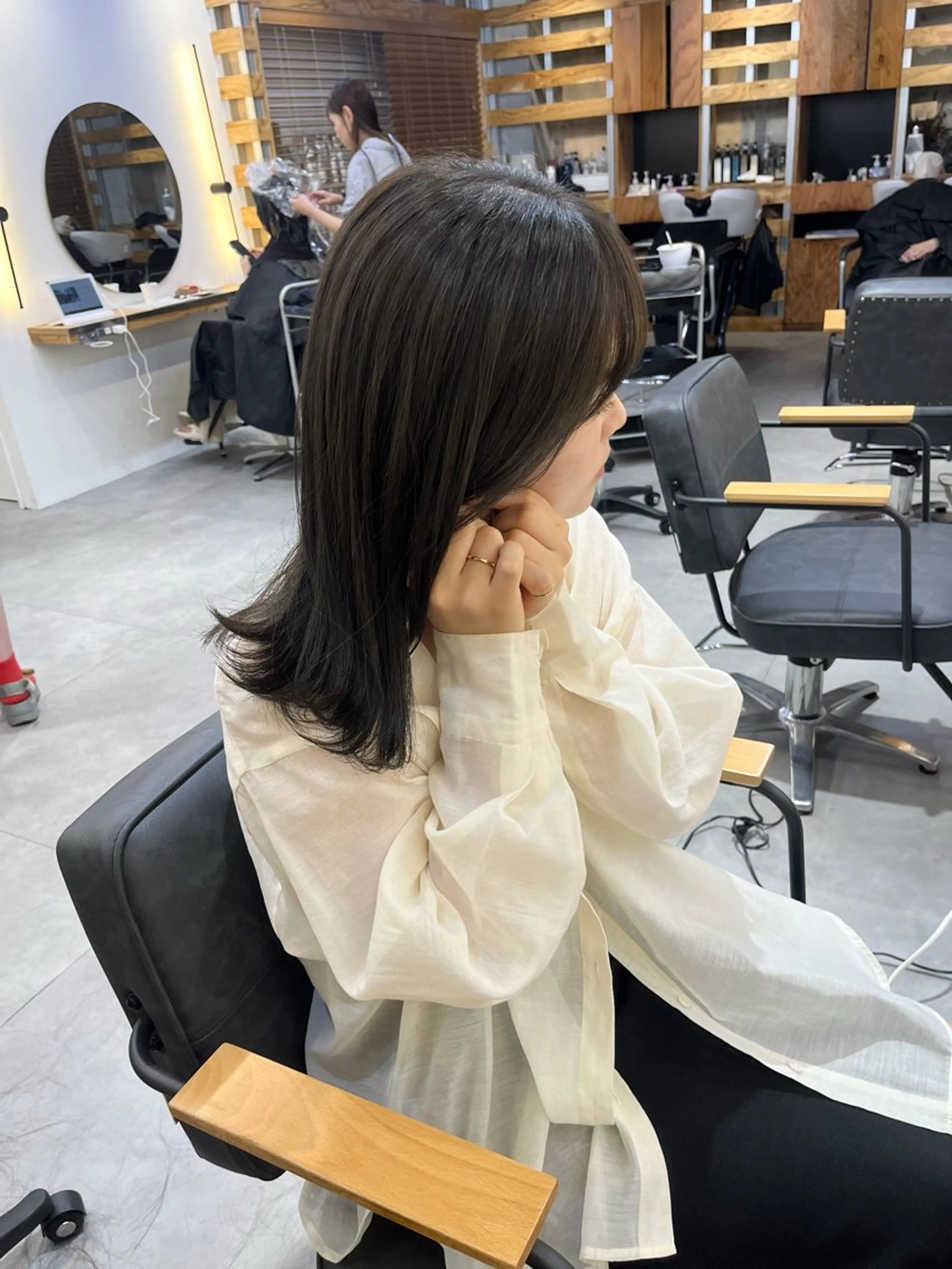 セミロング カット ヘアカラー トリートメント ブリーチなしカラー /ベージュカラーのヘアスタイル