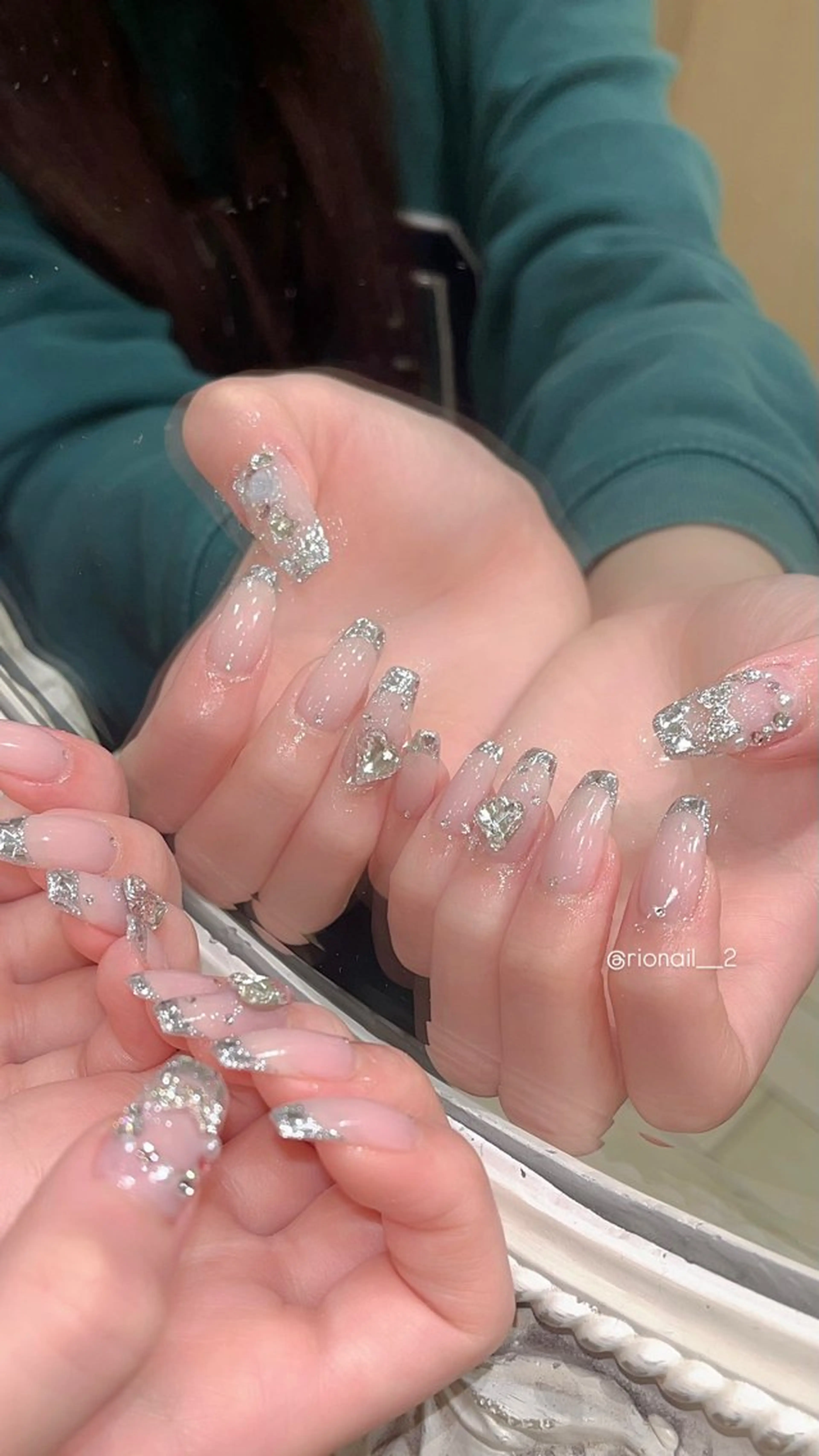 ネイル ハンドネイル 𝘙𝘪𝘰𝘯𝘢 ...🕯🤍のネイルデザイン