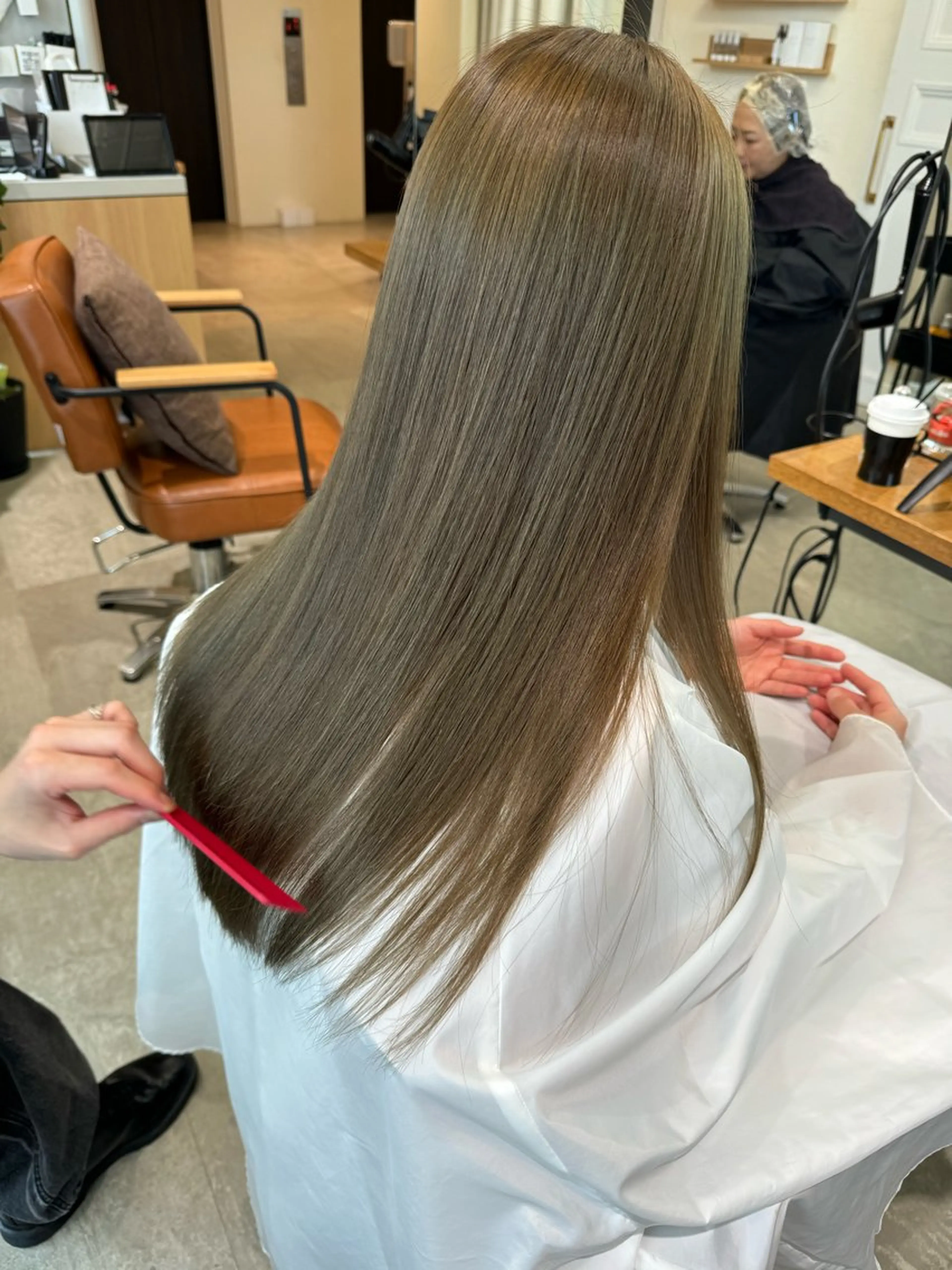 ロング i.GINZA所属・ハイトーン/透明感 カラー/レイヤーのヘアスタイル