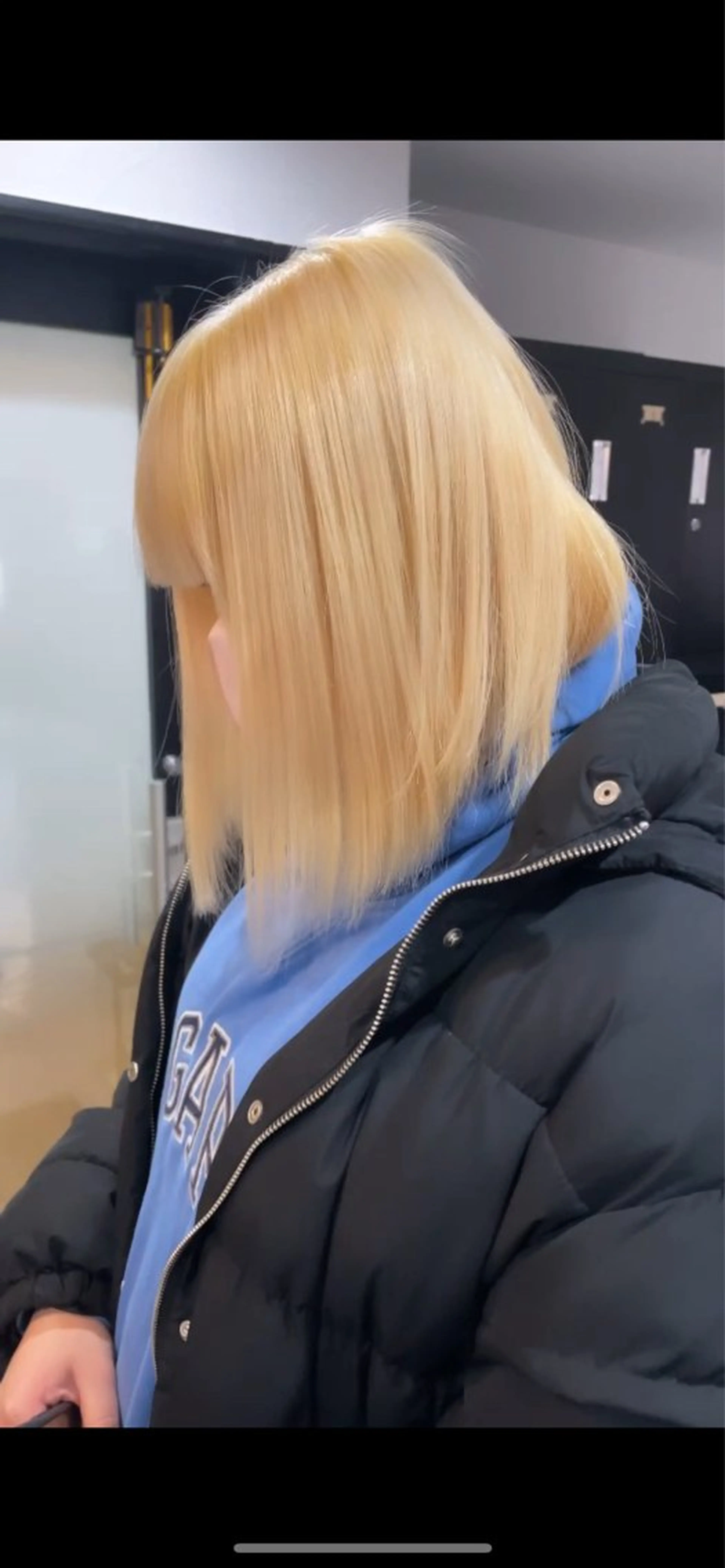 ミディアム カラー 抜きっぱなしブロンド ボブ 山浦司颯/ カラー/レイヤーのヘアスタイル