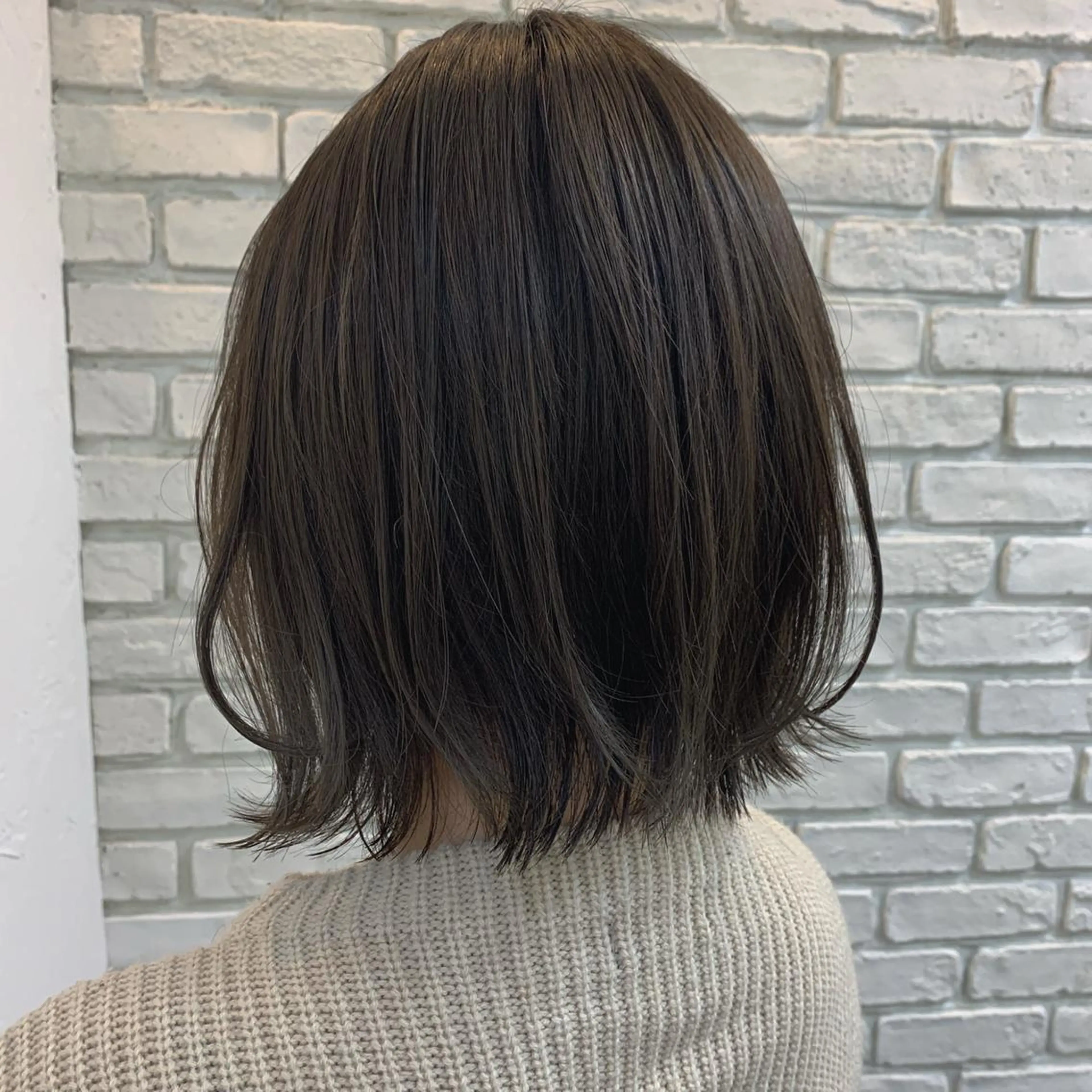 ミディアム カラー CHIC 岩下真衣のヘアスタイル