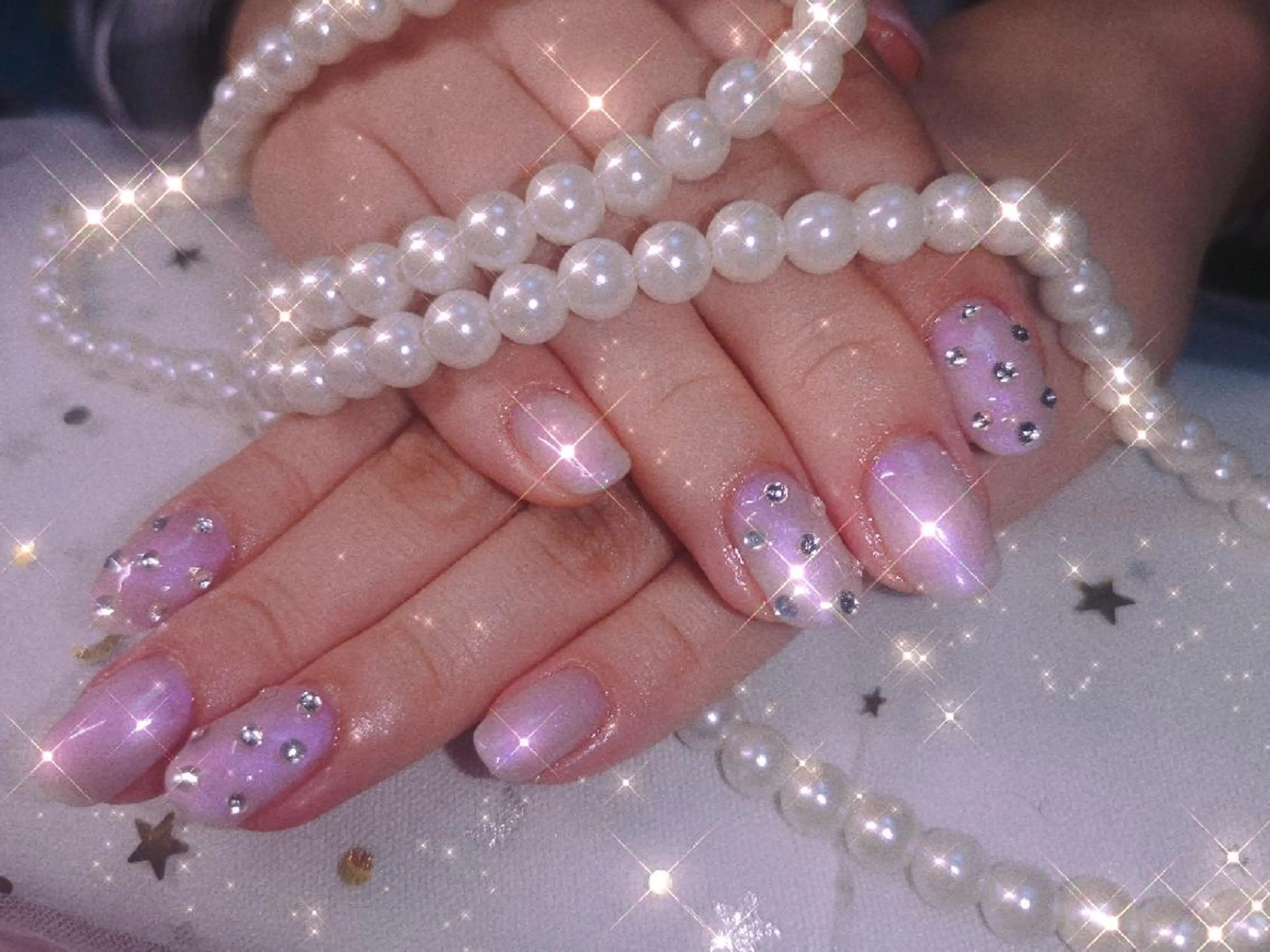 ネイル ミディアム キラキラネイル ハンドネイル ネイリストゆか💅 長さだし、深爪矯正のネイルデザイン