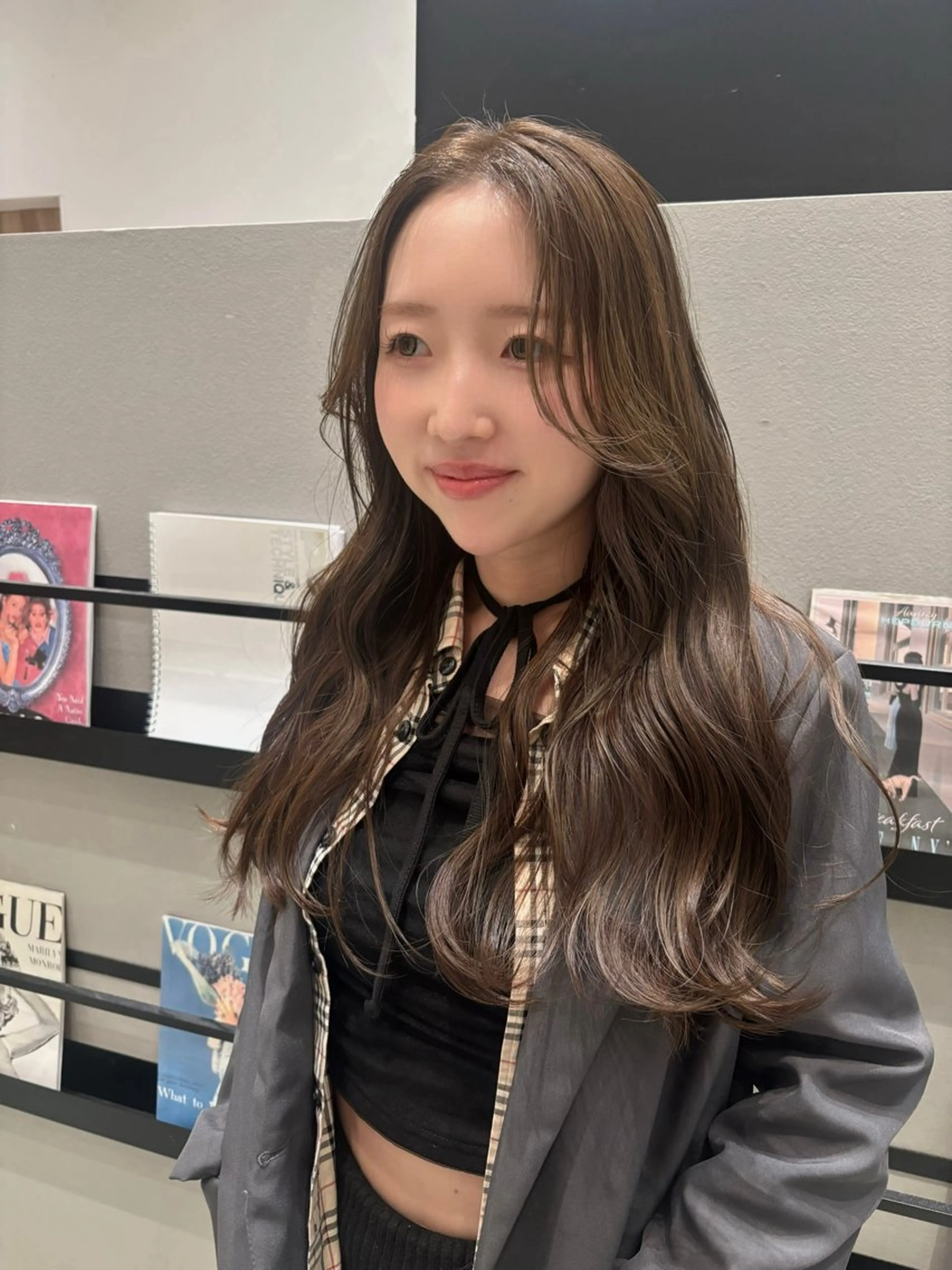 ロング カラー ベージュカラー オリーブベージュ カット ヘアカラー トリートメント 透明感カラー/ レイヤーkotonoのヘアスタイル