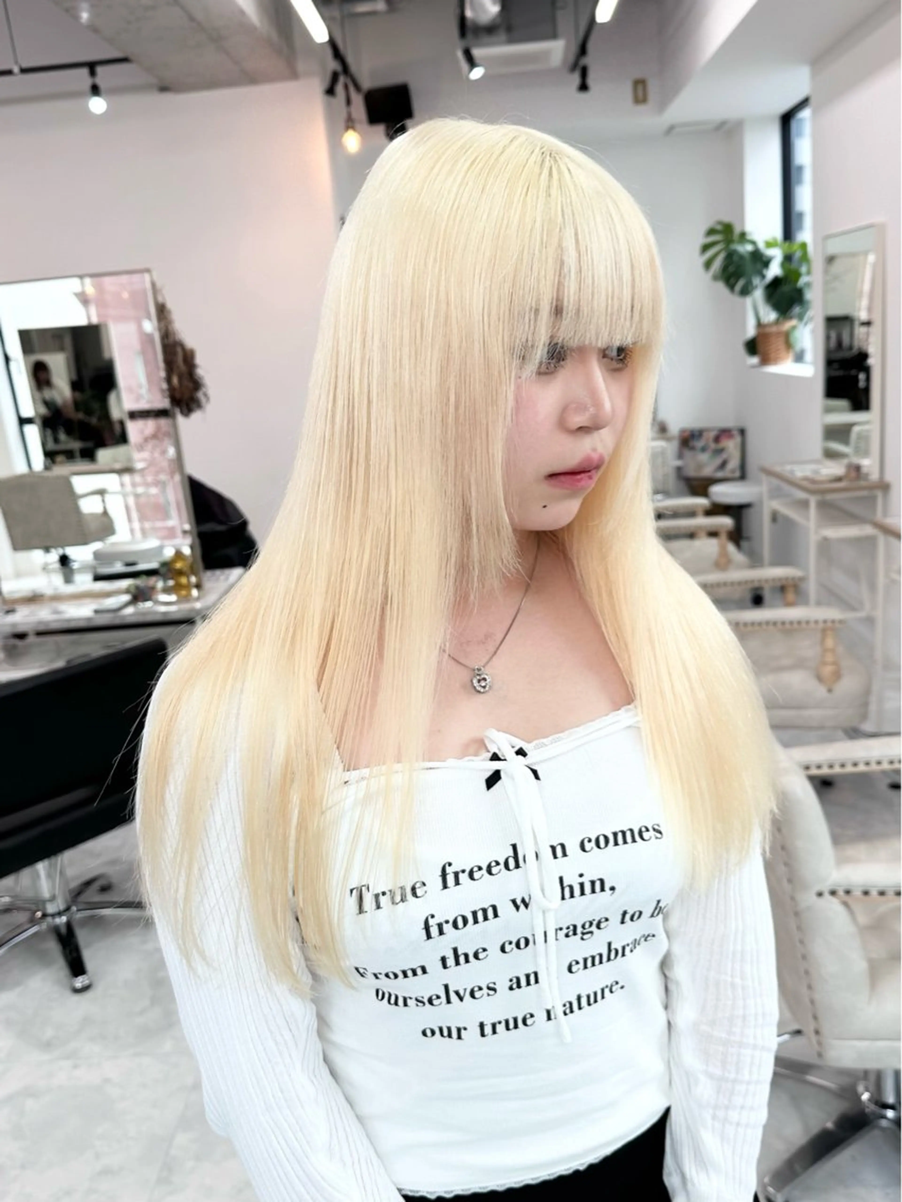 カラー 漆畑 莉奈のヘアスタイル