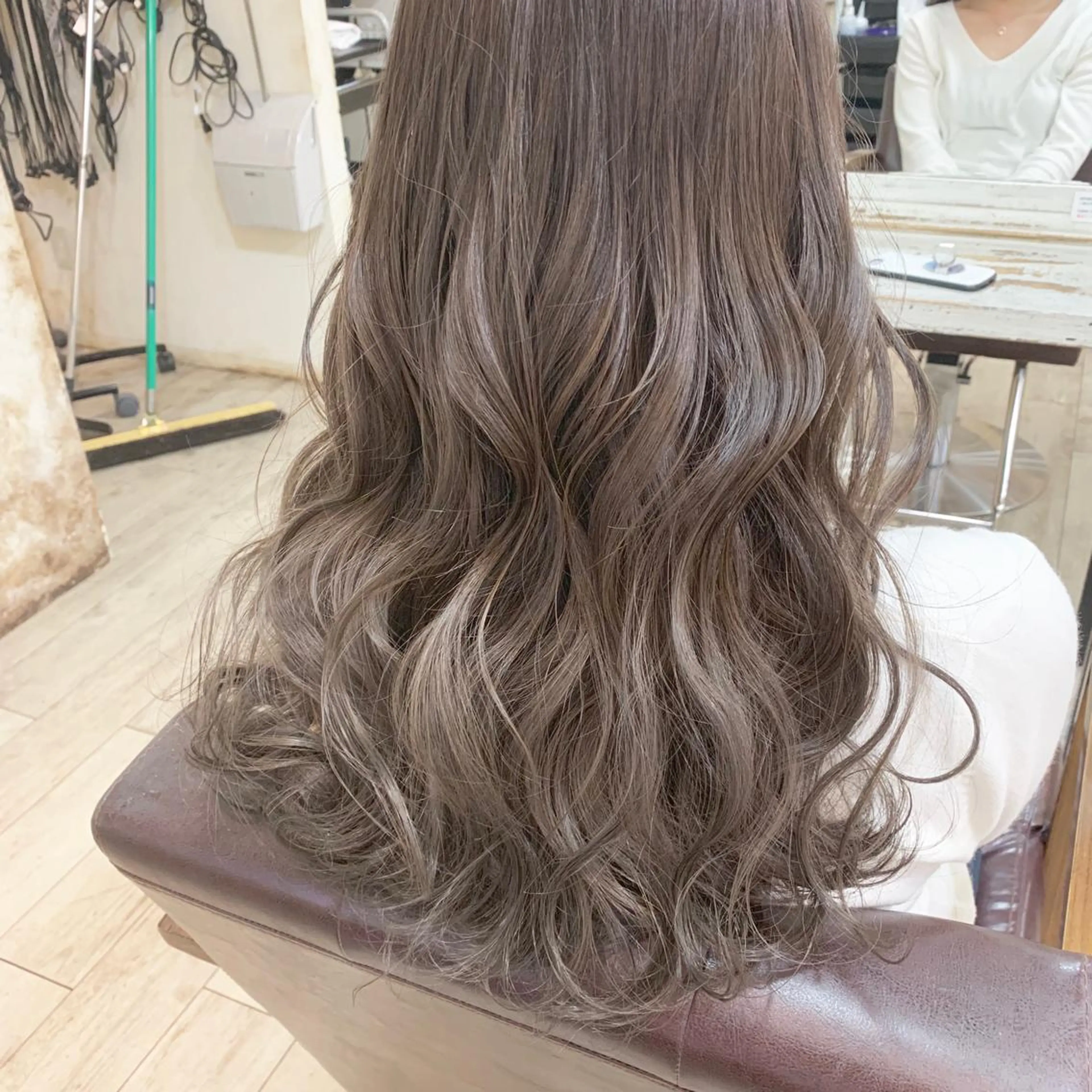ロング カラー パーマ ヘアアレンジ ネイル マツエク・マツパ 透明感カラー グレージュ ハイライトカラー デート ハイライト ◆感動口コミ/最小顔 理論カット◆森口 峻のヘアスタイル
