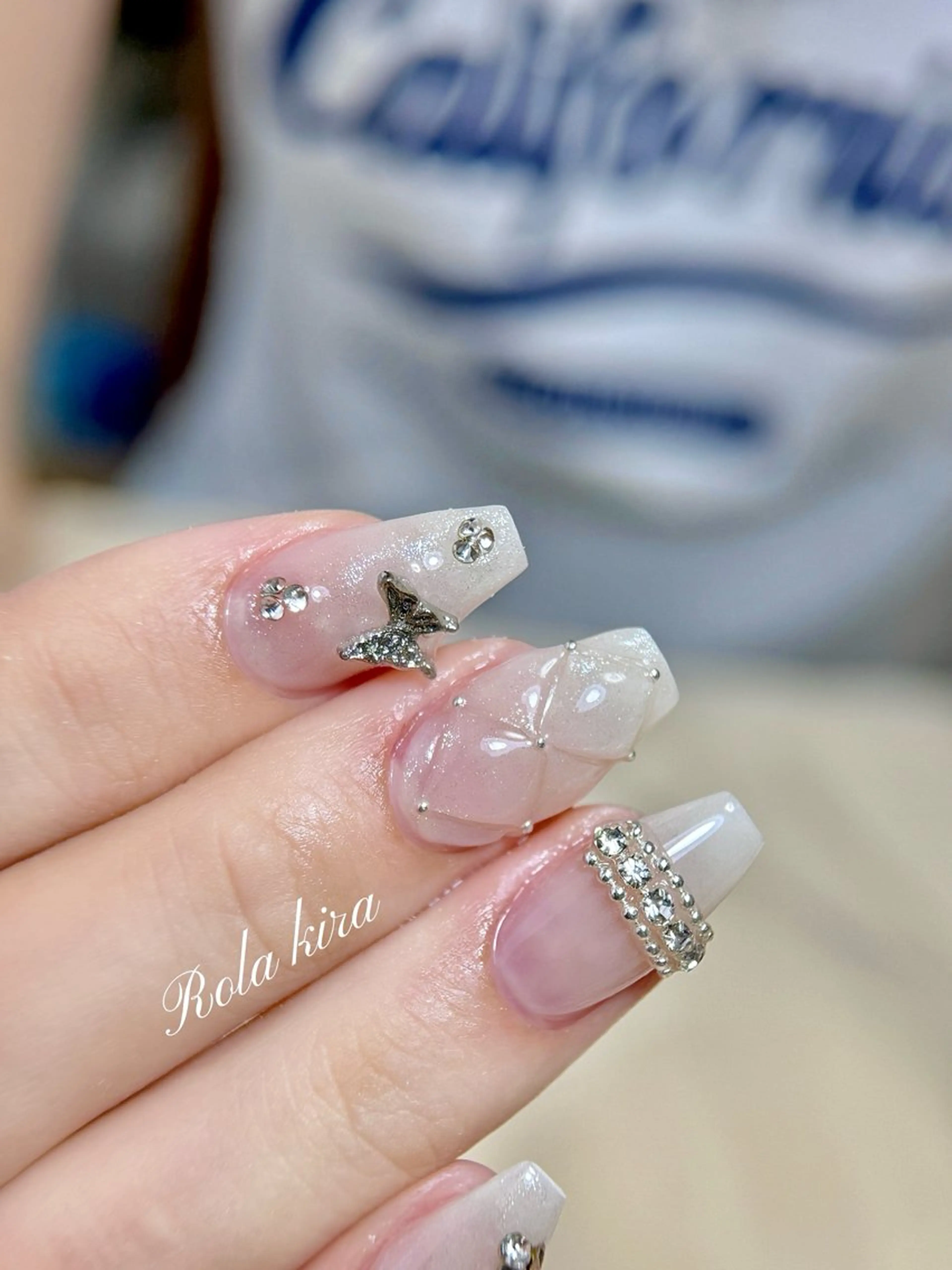 ネイル フラワーネイル フレンチネイル ガラスフレンチ キラキラネイル 韓国ネイル ハンドネイル Rola kira nail salon所属・Rola kira 麗のネイルデザイン